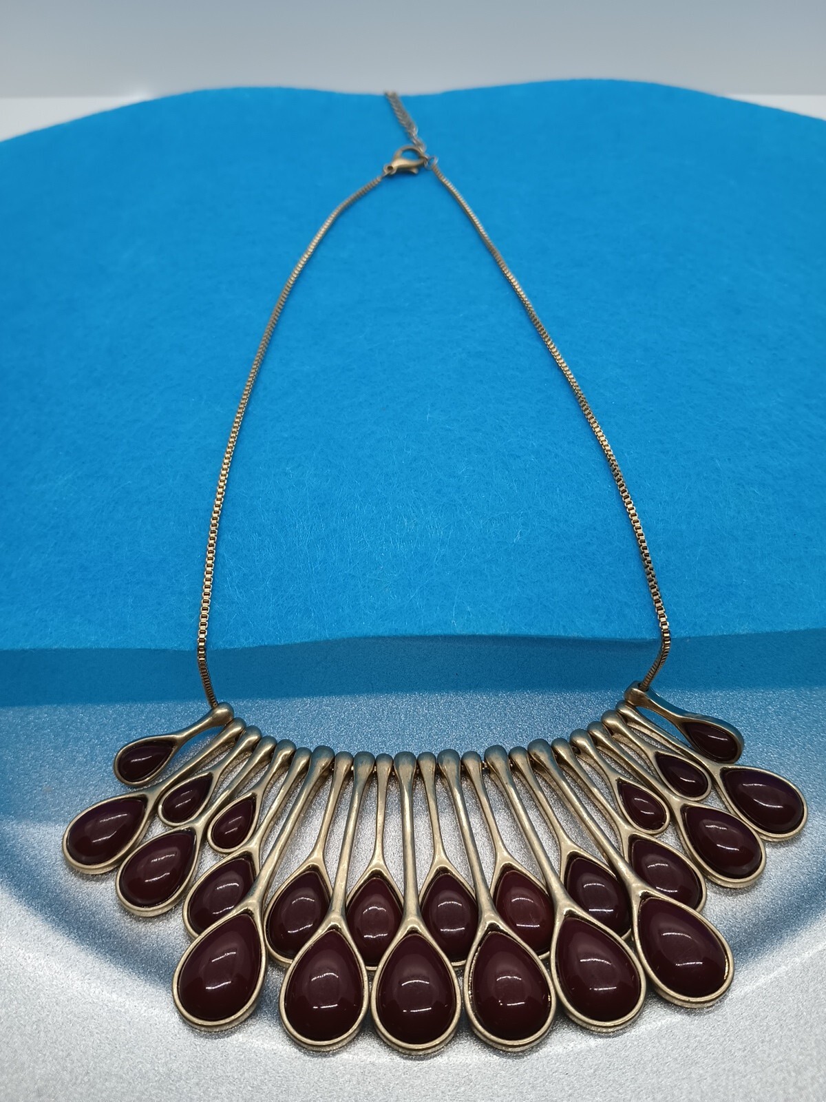 Vintage Style Goldtone Maroon Teardrop Necklace W/Box Chain 16 In W/3 In Extend