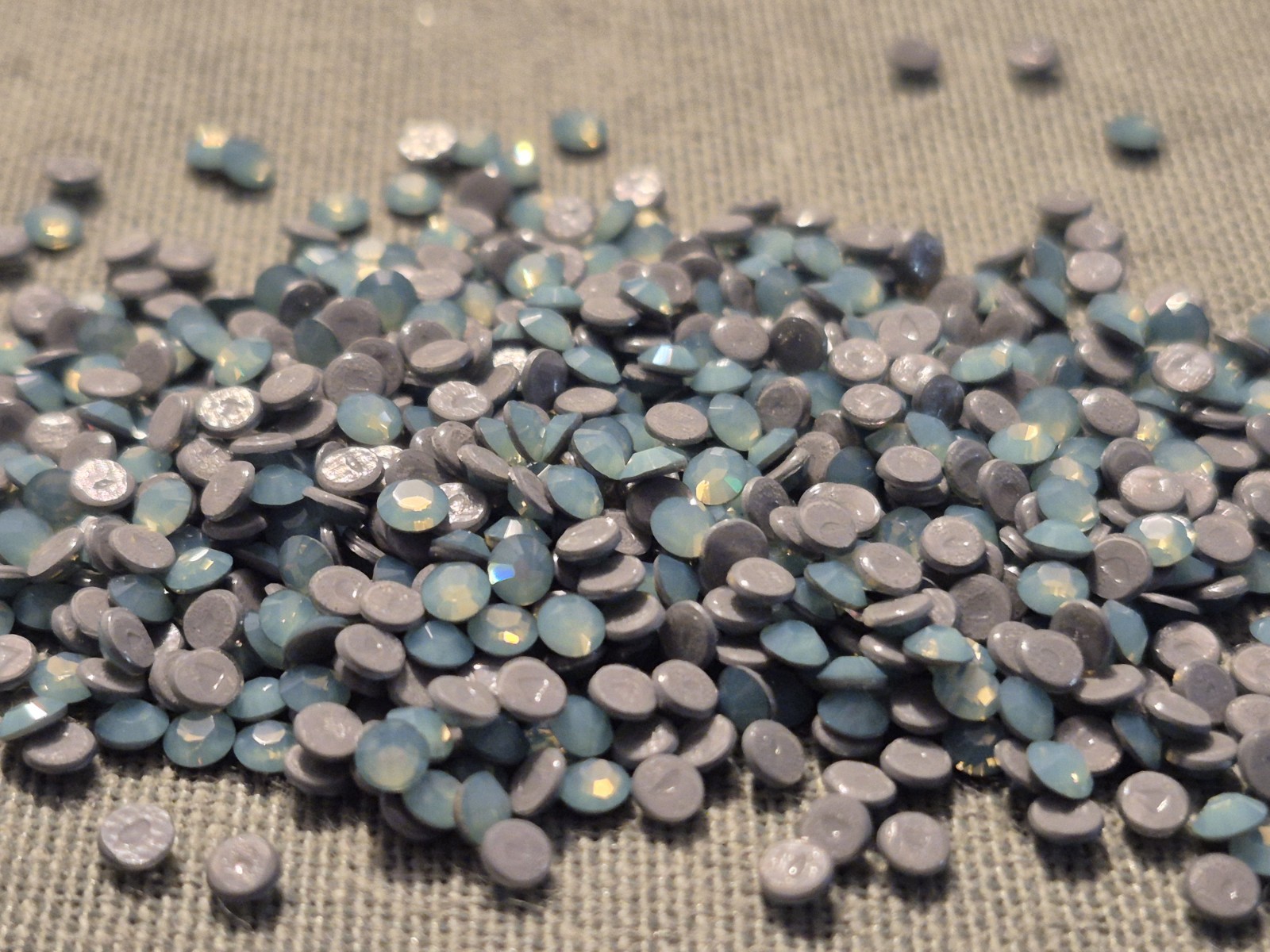 360 pcs SWAROVSKI Pacific Opal HOTFIX 10ss 3mm 2028