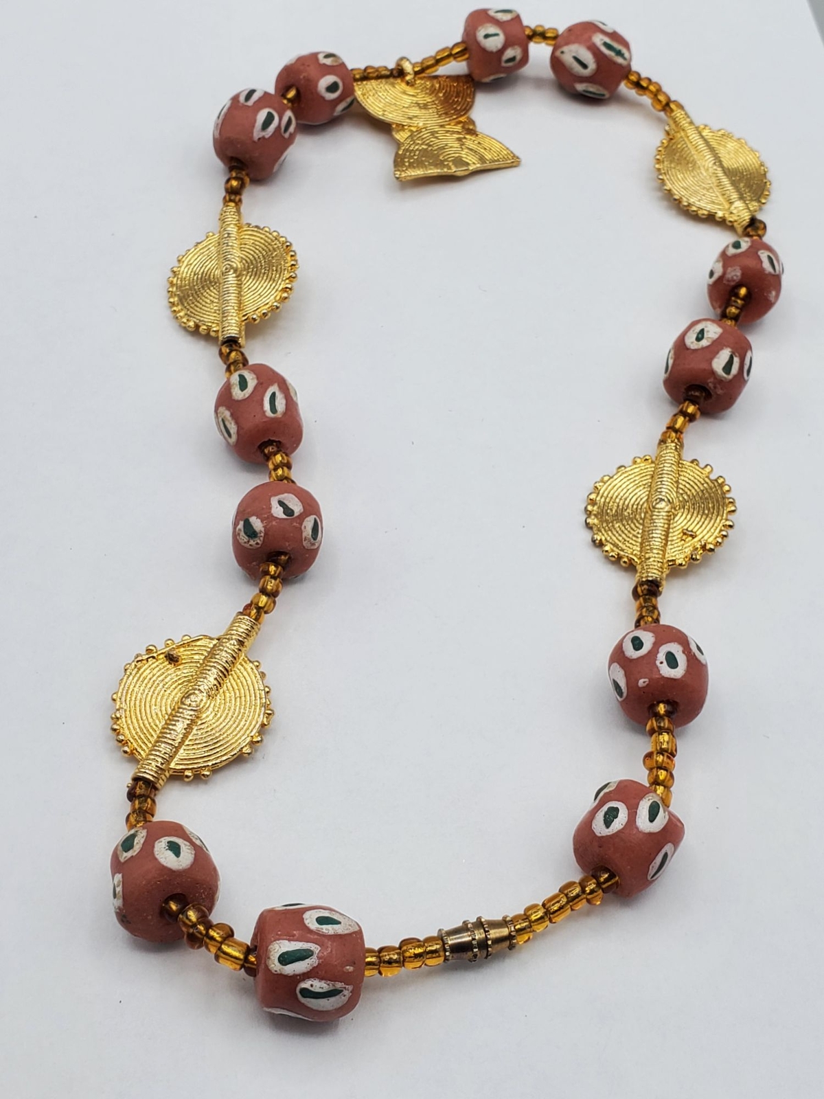Gold tone metal Pendant Glass stone pottery clay beaded vintage necklace D72