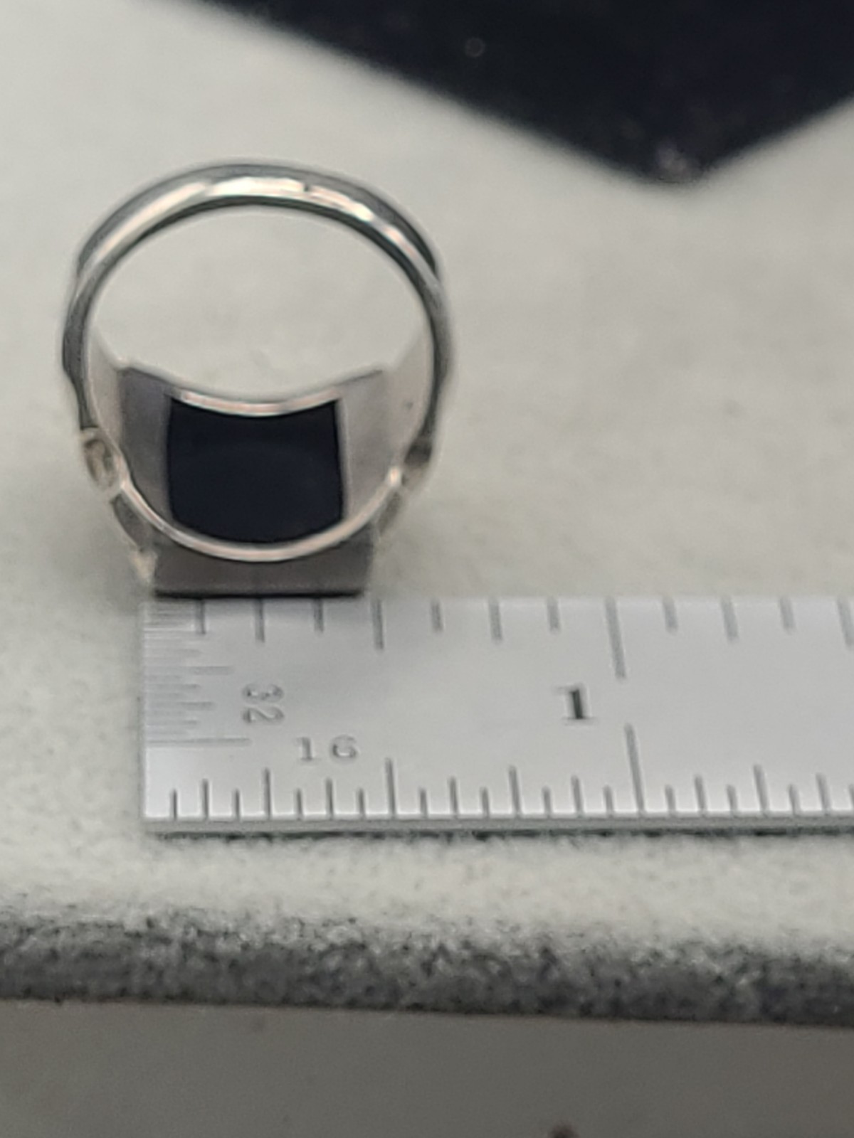 Vintage 9.5 Grams BLACK ONYX RING set in STERLING SILVER Size 7