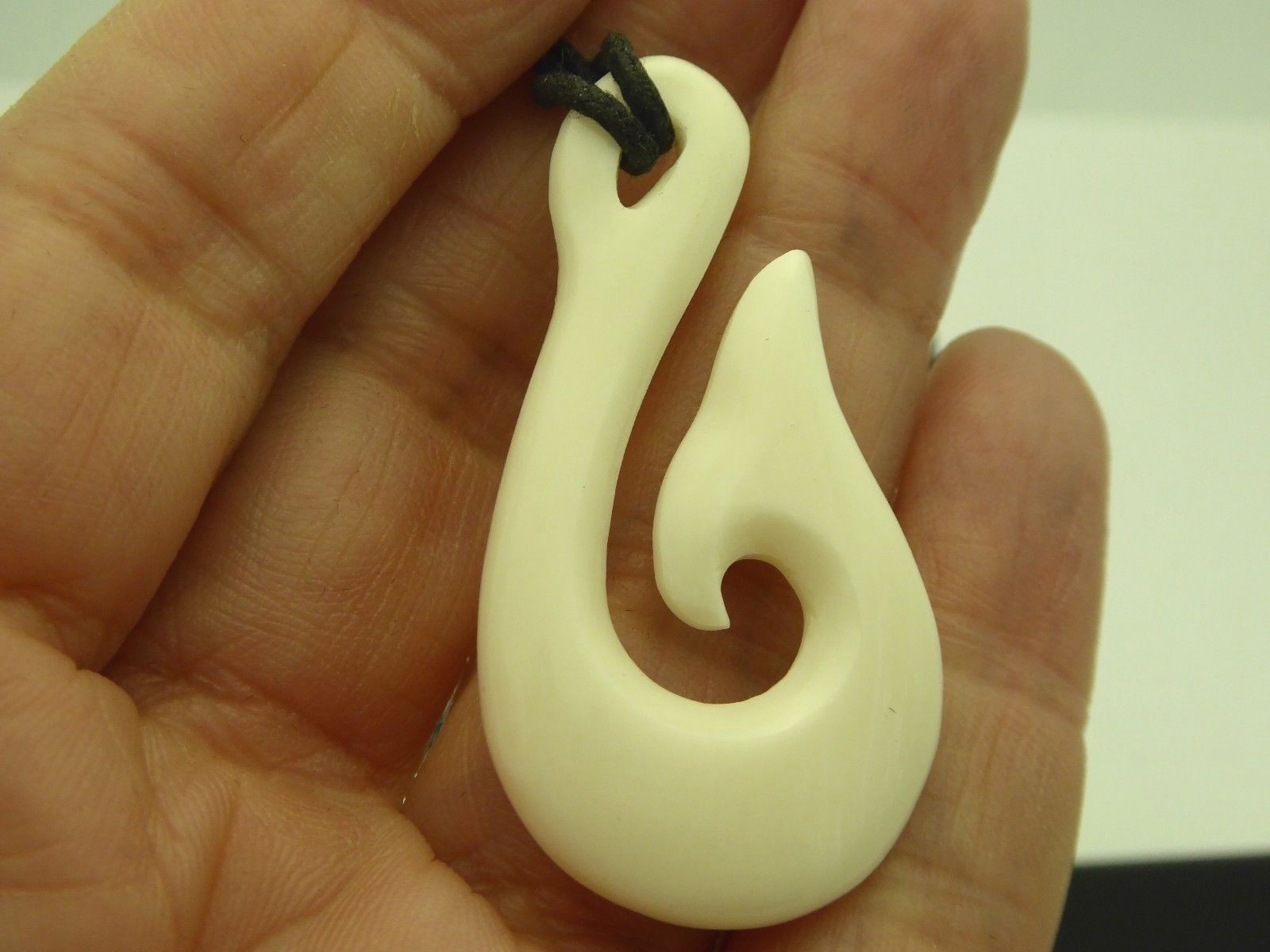 Maori Fish Hook Hei-Matau Water Buffalo Bone Hand Carved Pendant Necklace Cord