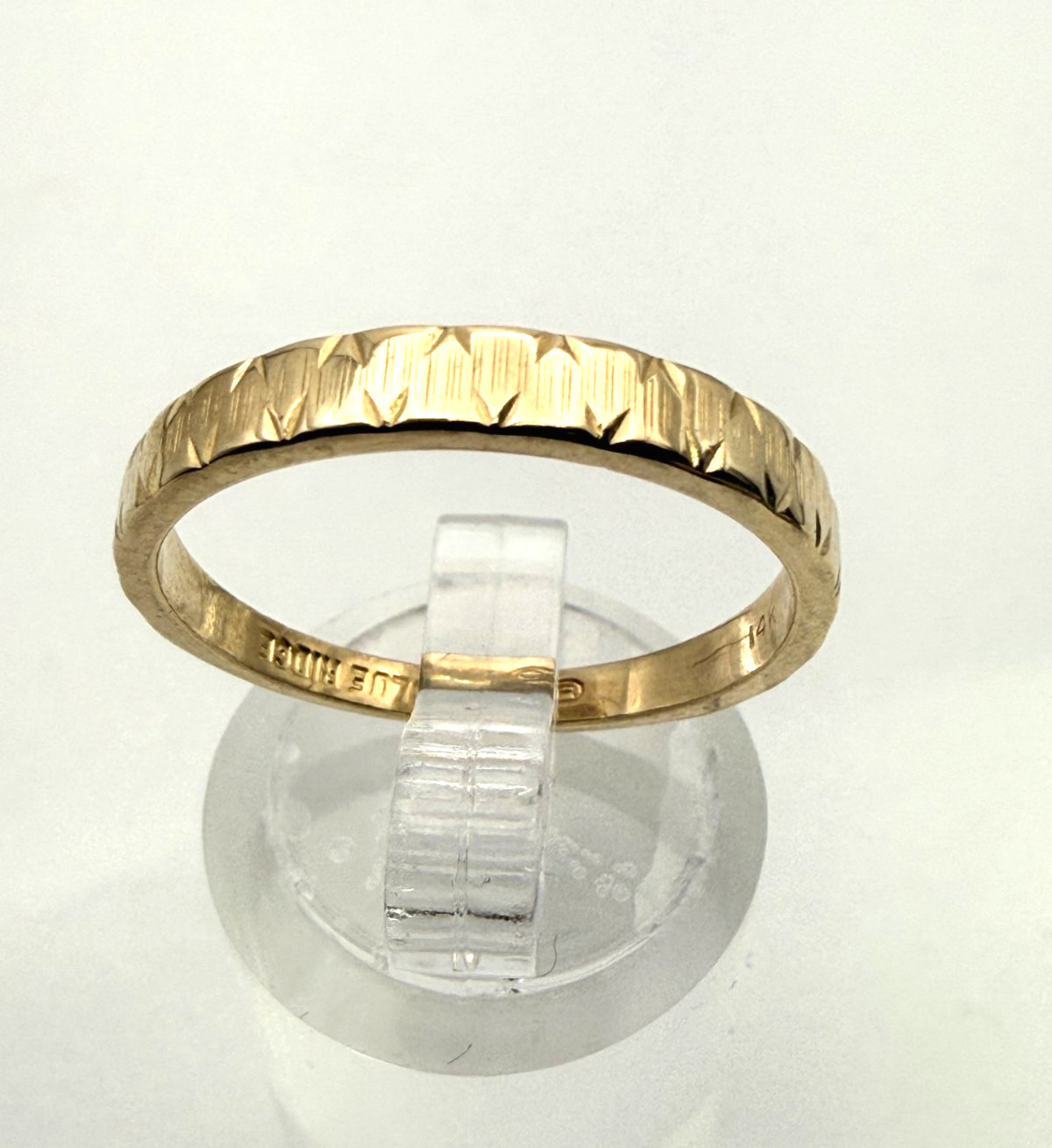 14ky g Triangle-Etched Band Ring – 3.2mm, Size 9.25, 2.9g $790 #157 24 hr. ship
