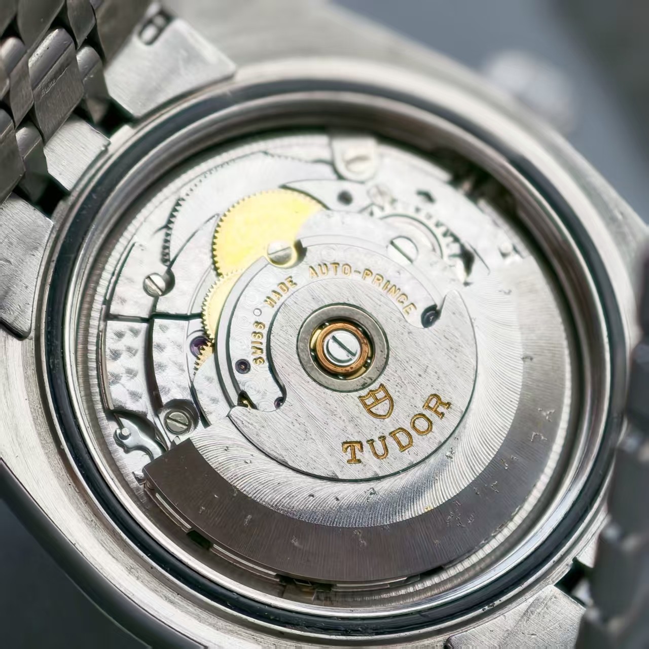 Tudor Sliver Linen Dial Classic M21010-0014 Men’s Watch Automatic 38mm Date
