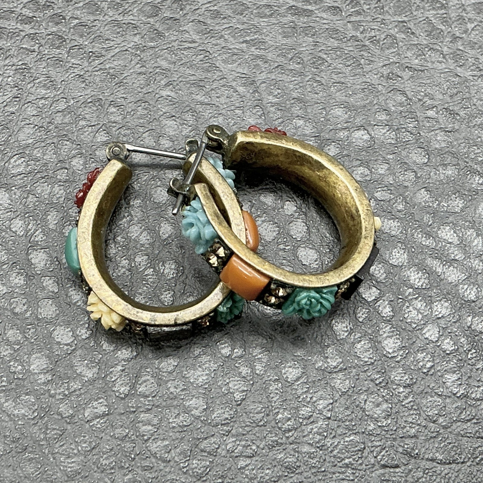 Liz Claiborne Multicolor Floral Carved Resin Rhinestone Hoop Earrings Brass Tone