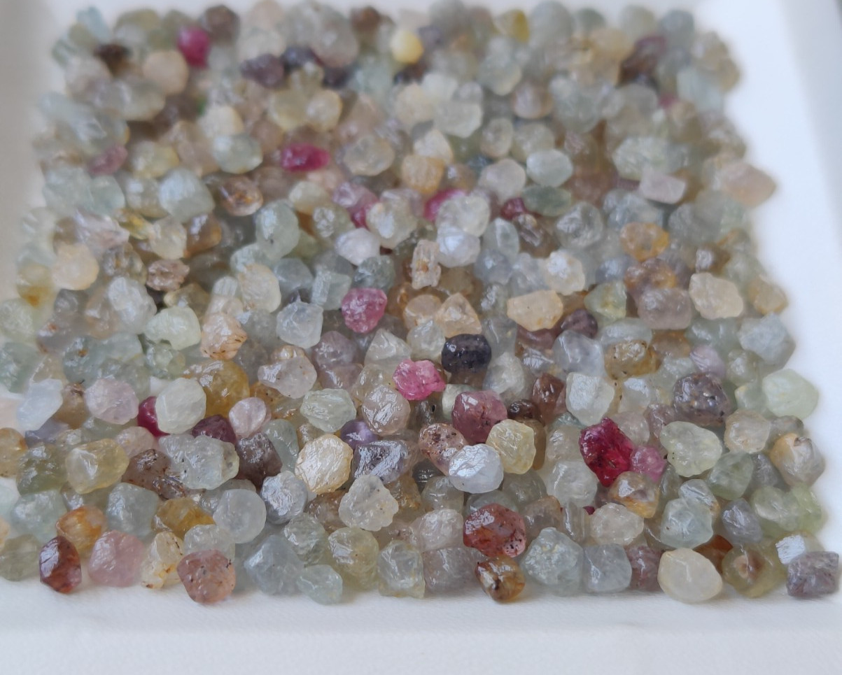 100% Natural Sapphire Rough, Loose Gemstone Sapphire Cut Grade Raw Gemstone M 52