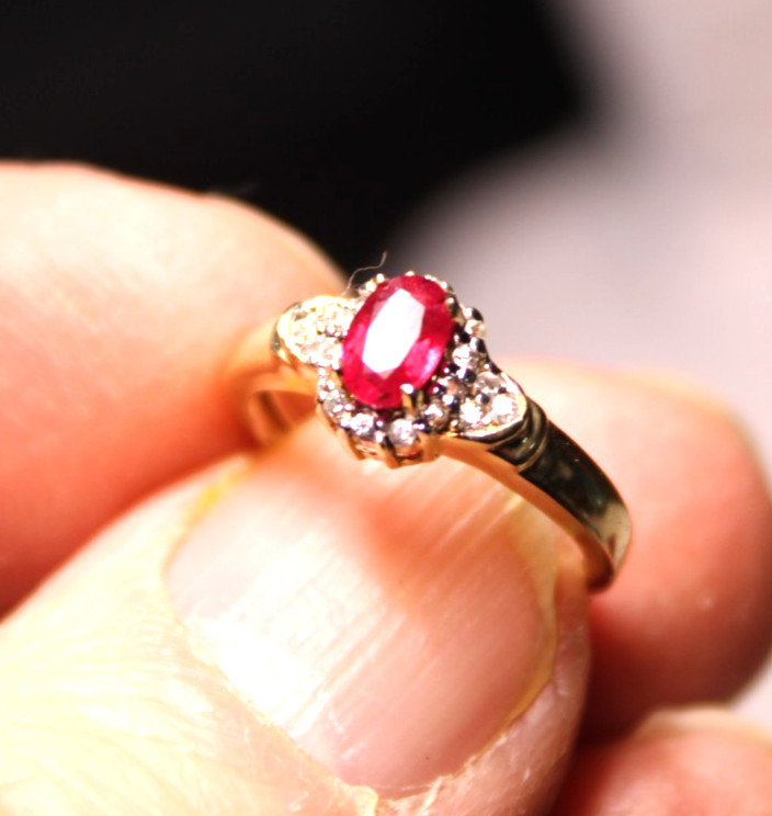 Stunning 9ct Yellow Gold & Ruby Ring – CZ’s – English – London