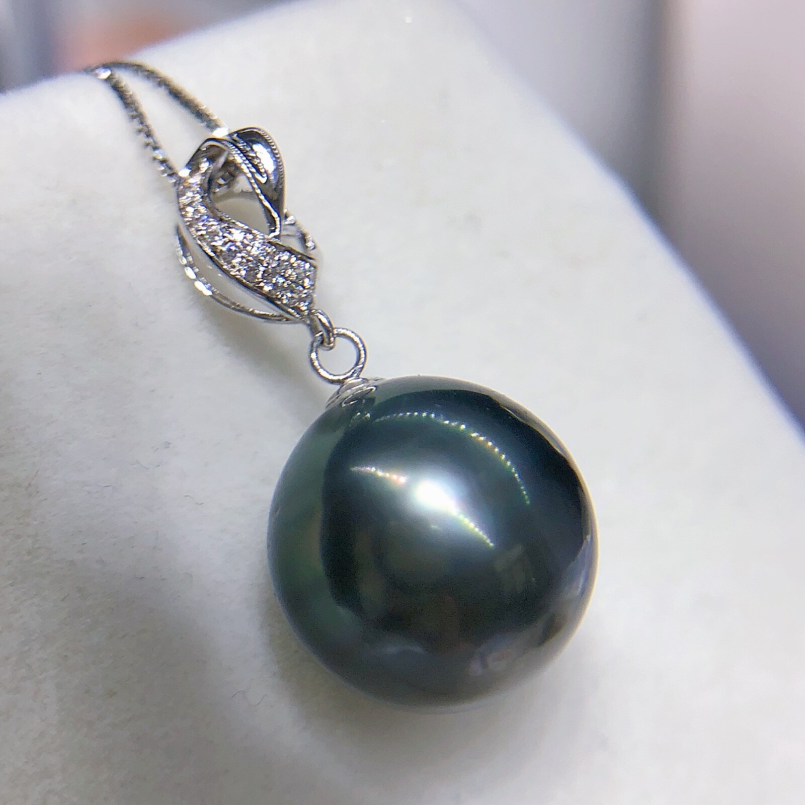 13.7mm Big Tahitian Green Pearl Pendant Intense Black Green Color 18k White Gold