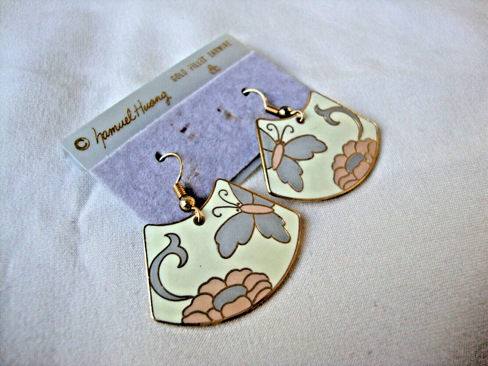 VINTAGE SAMUEL HUANG CLOISONNE BUTTERFLY FLOWER FAN PINK GRAY & CREAM EARRINGS
