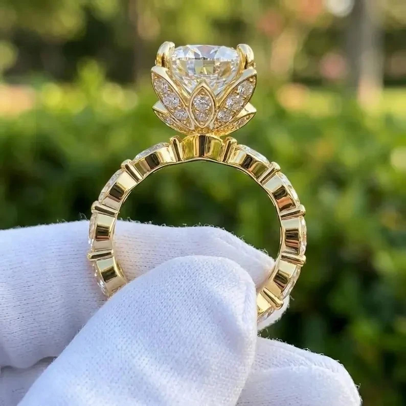 4.80Ct Round-Cut Lab Grown Diamond Accent Stone Engagement Ring 14k Yellow Gold