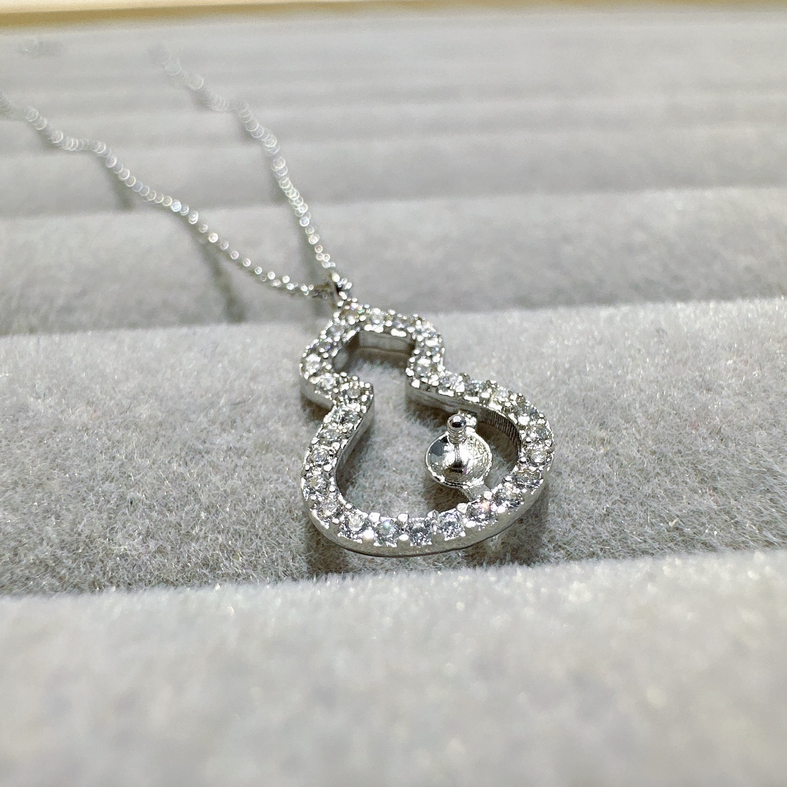 Personality, Retro Style 5A 5-6MM Natural round Akoya pearl gourd pendant S925