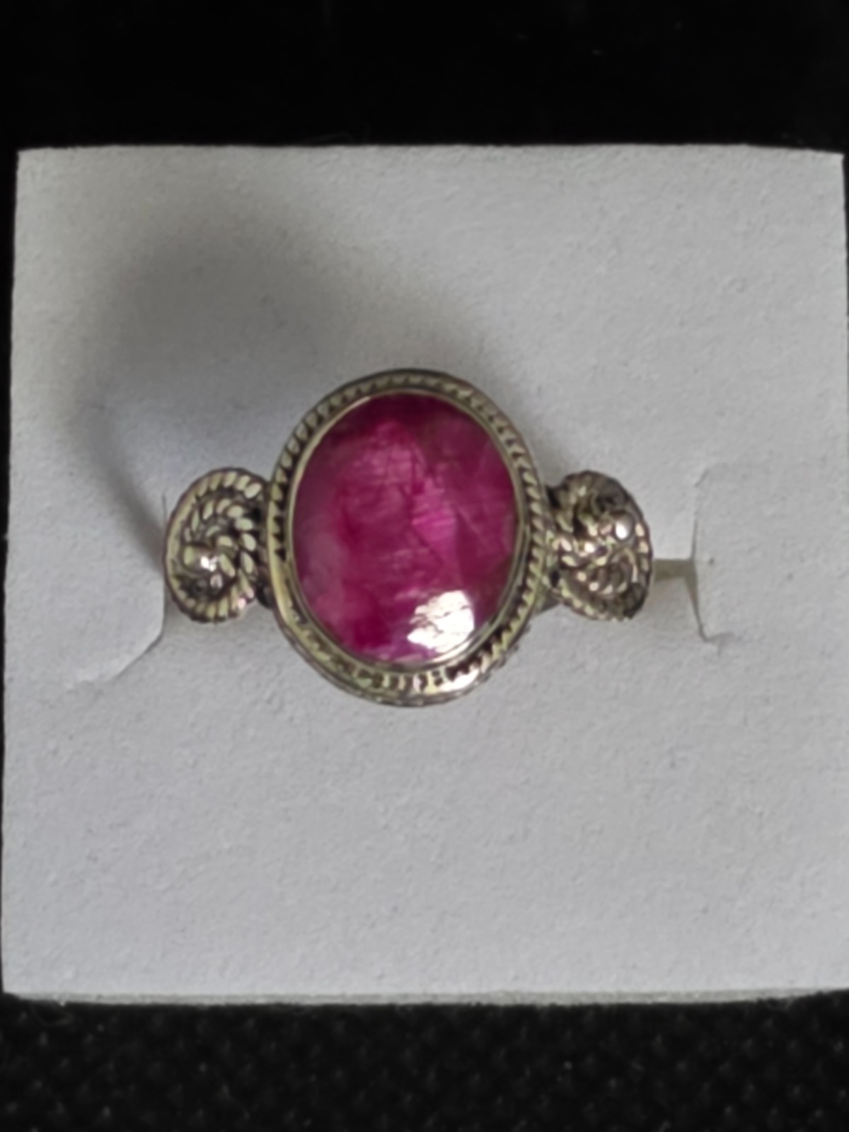 Faceted Ruby Stone Ring 925 Sterling Silver Size 7.75 Coiled Rope Shoulder Desig