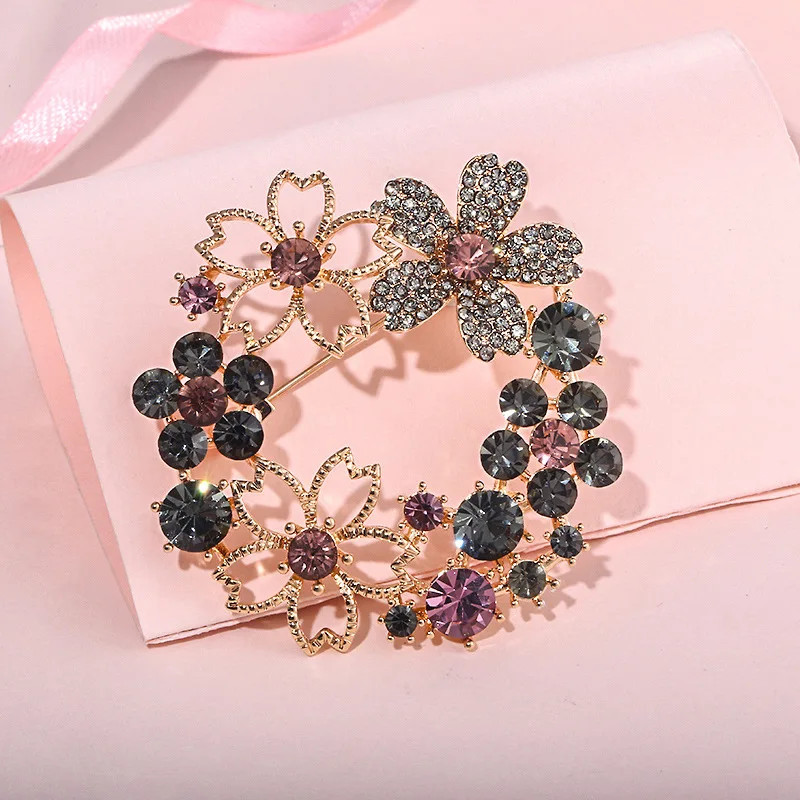 Rhinestone Brooch Wreath Floral Hollow Inlay Lapel Pin Clothing Jewelry