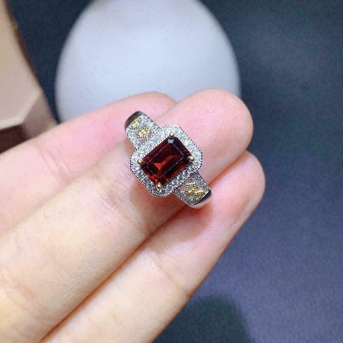 Emerald Simulated Garnet Women’s Pretty Halo Wedding Ring 14K White Gold Plated