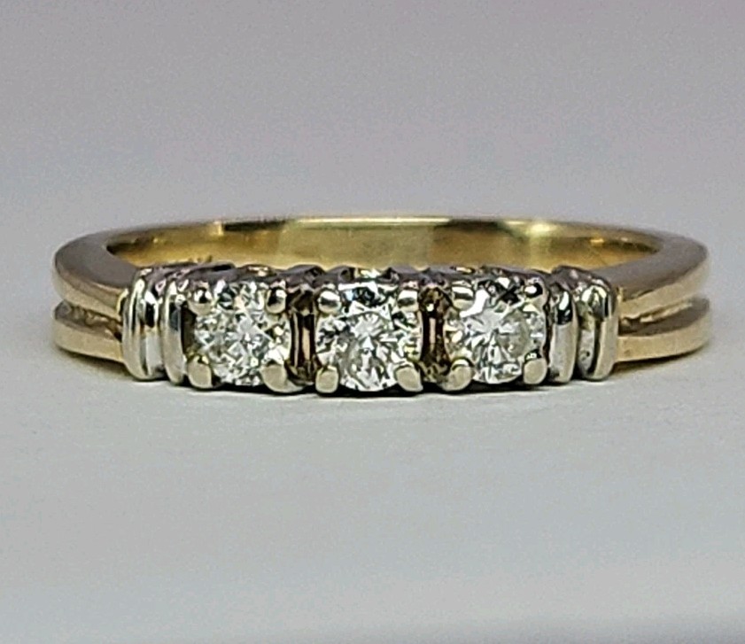 14k Yellow Gold 0.27TCW Diamond 3 Stone Ring Past Present Future Size 5.5 3.08g