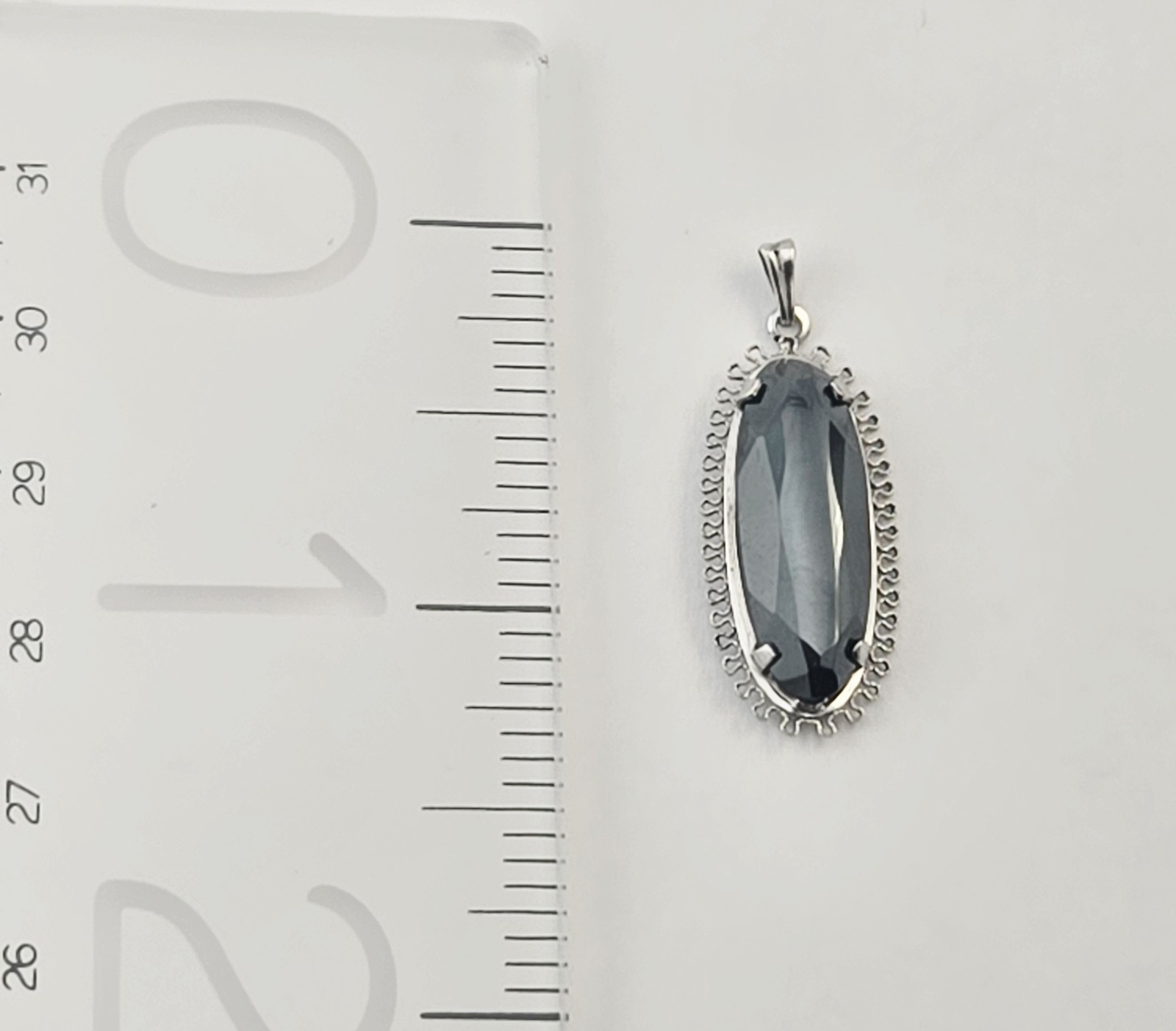 Vintage Sterling Silver Black Hematite Faceted Gemstone Oval Pendant – 3.0g