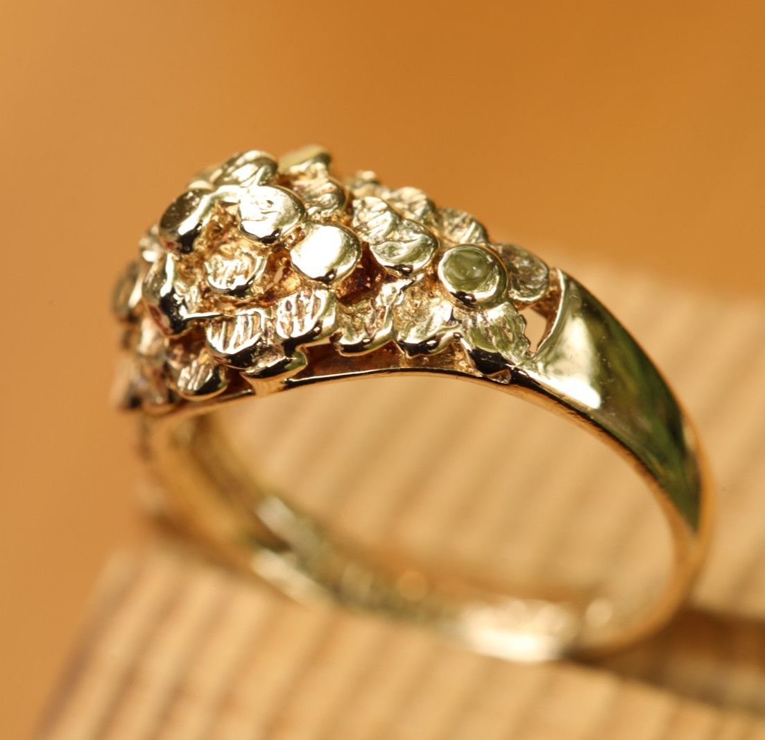 9ct Solid Yellow Gold Ring Lentils-Shaped Size M Vintage cleaned & polished