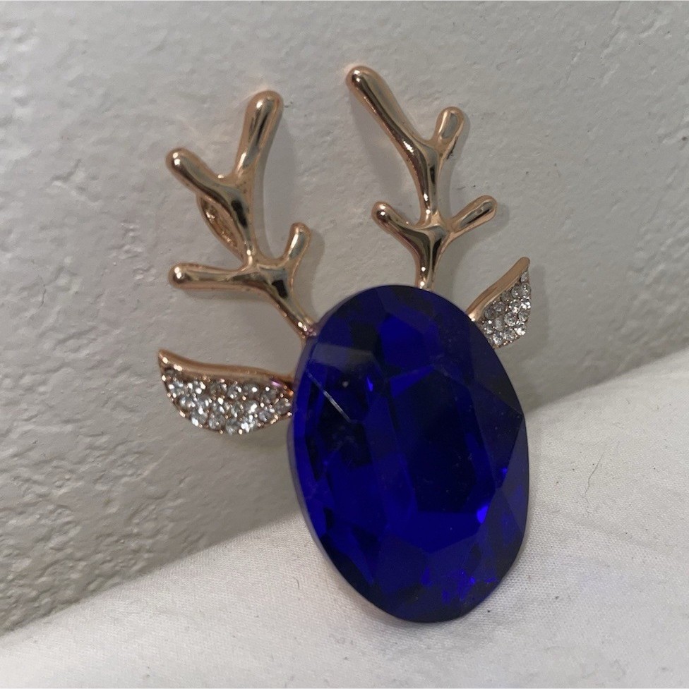 Deer Head Brooch Pin Gold Tone Blue Oval Crystal Rhinestone Animal Theme