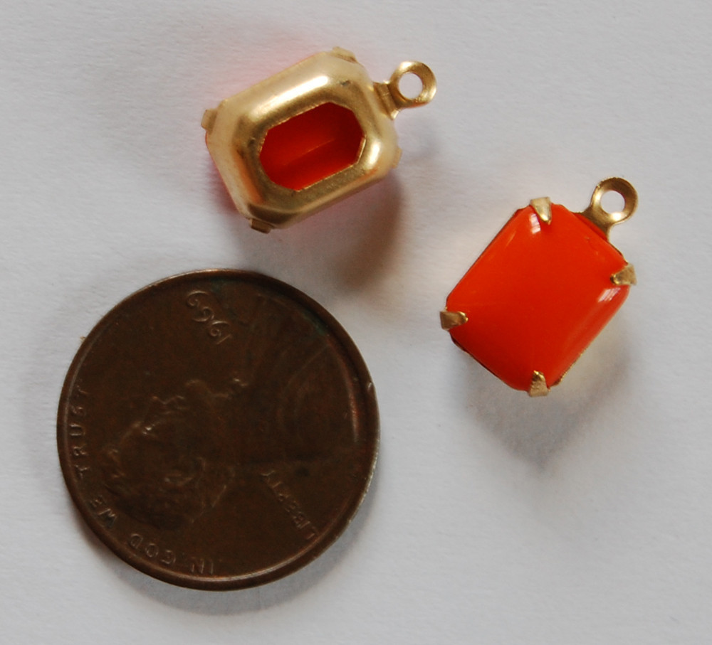 VINTAGE 4 OPAQUE ORANGE SMOOTH GLASS OCTAGON PENDANT BEAD BEADS • 10x8mm