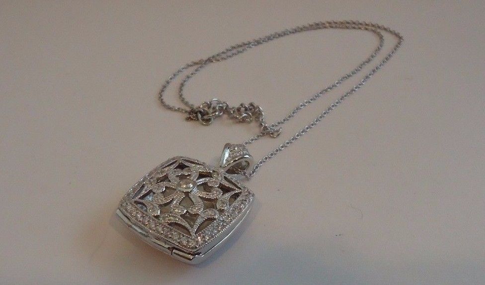 925 STERLING SILVER LOCKET HEART ACCENT PENDANT NECKLACE /SIZE 35MM BY 24MM
