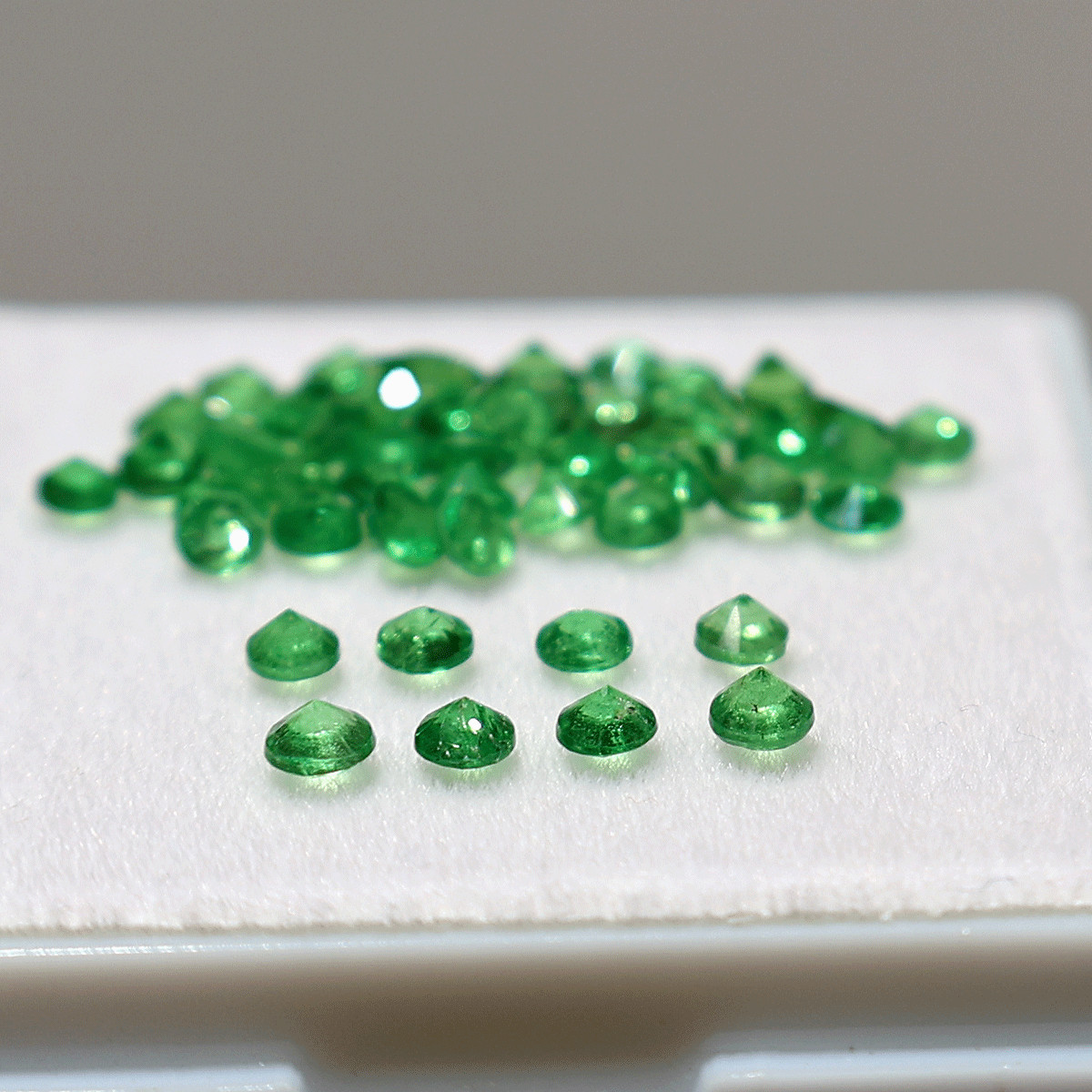 Parcel 24 PC Natural Tsavorite Hi-Grade 2.6mm-3.1mm Round Faceted Cut Gemstones