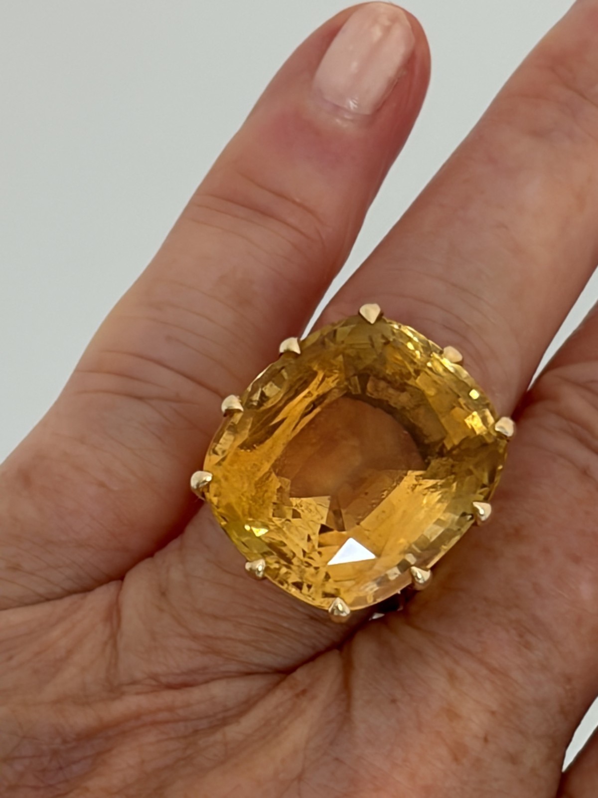 7804 – Important Vintage Yellow Gold Citrine Ring 30.00 ct