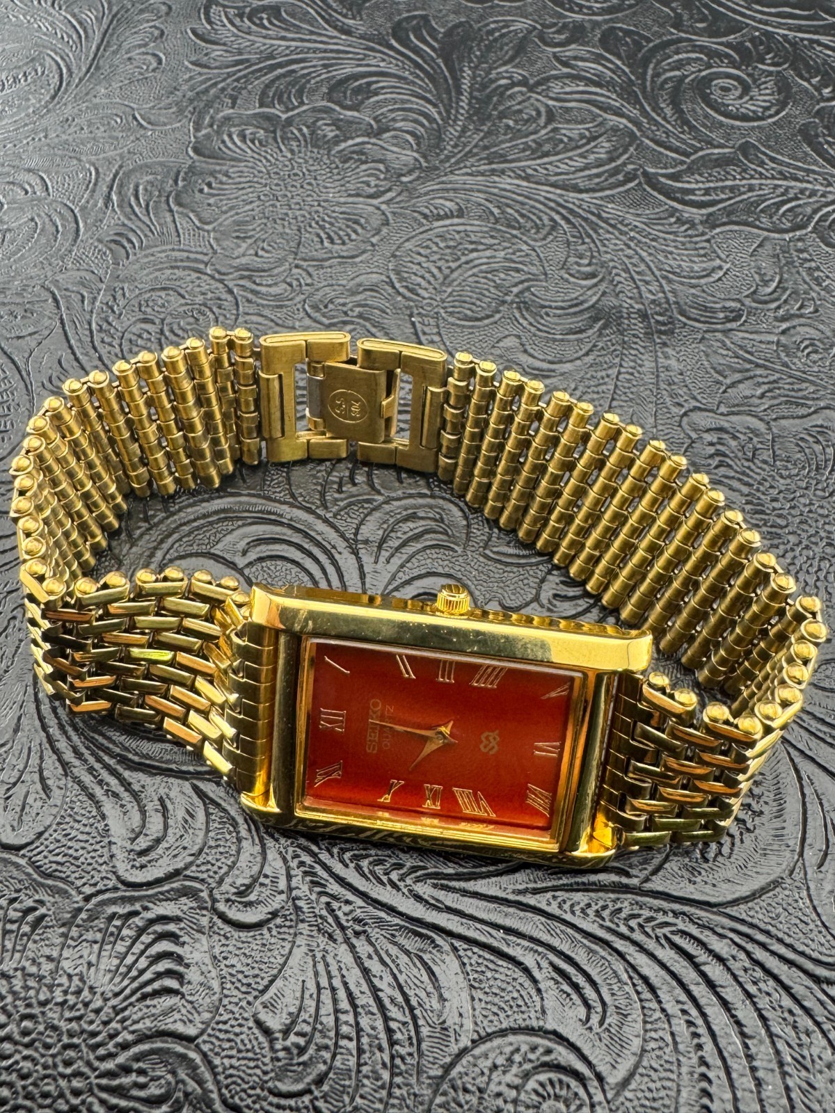 RARE GOLD RED Vintage Seiko Slim Quartz Gentlemen’s Wrist Watch