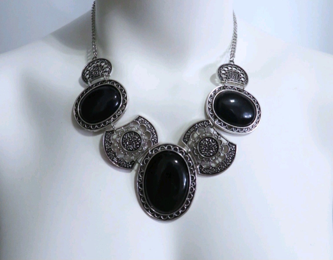 Paparazzi Silver Tone Black Round Hoop Dangle Earrings The Medallion Necklace