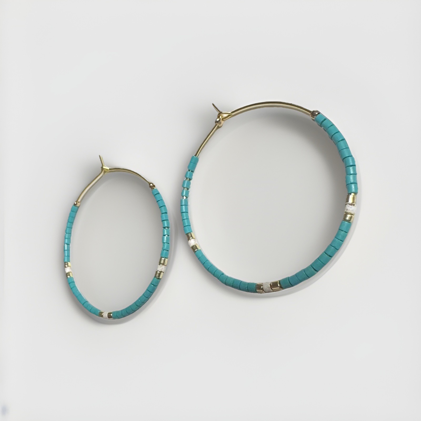 EARRINGS FREE PEOPLE SEED BEADS WHITE Turquoise Gold COLOR Hoop HOOK NWT Hoop