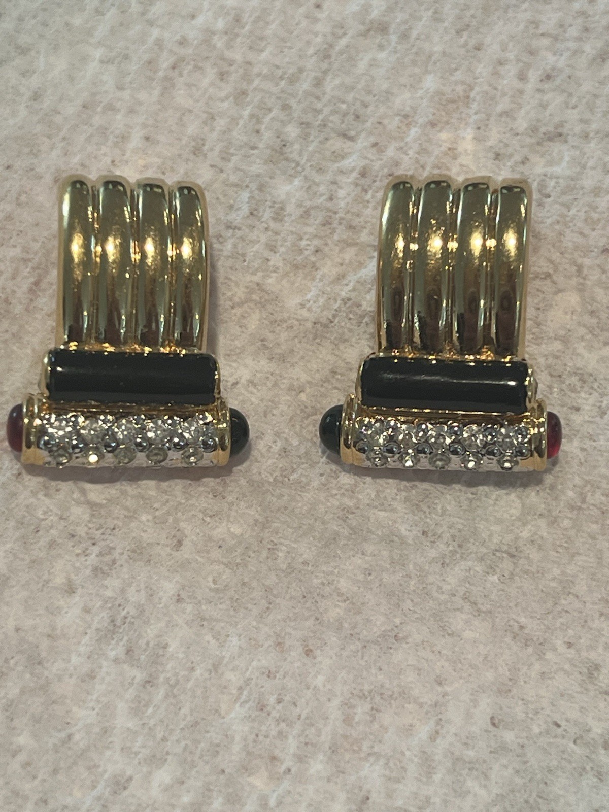 Vtg Vogue Bijoux Gold Plated Faux Diamond Red Green Crystals Clip On Earrings