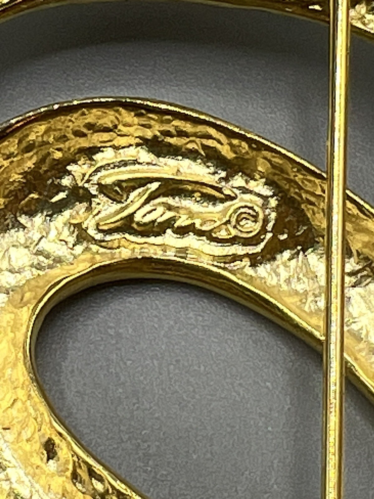 Vintage Tana Gold Toned Swirl Abstact Brooch Pin 2”HTF