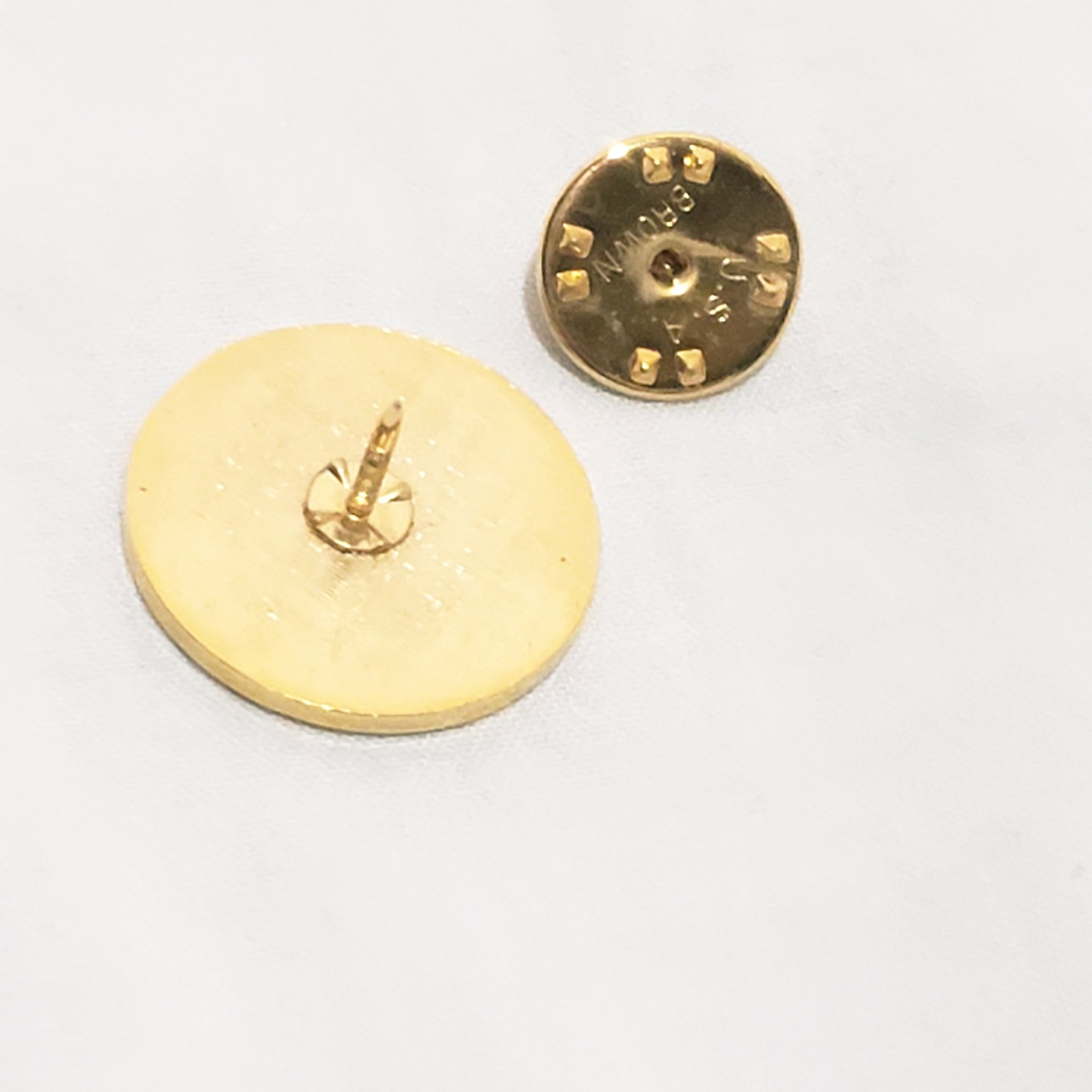 Novato Unified School District 10 Years Circle Gold tone Lapel Pin 3/4″ Metal