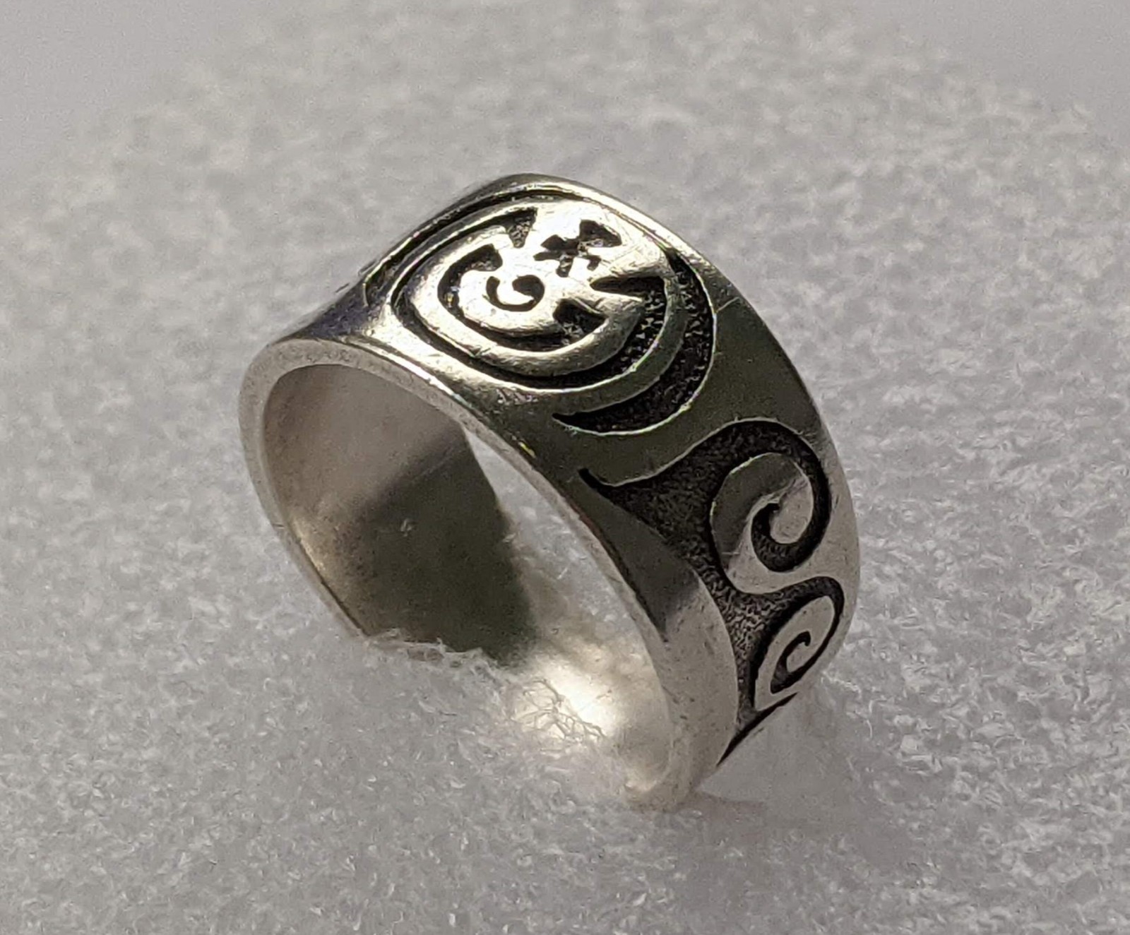 Vintage ring sterling silver 925 Size 6.5 Weight 5.46 g. The Man in the Labyrint