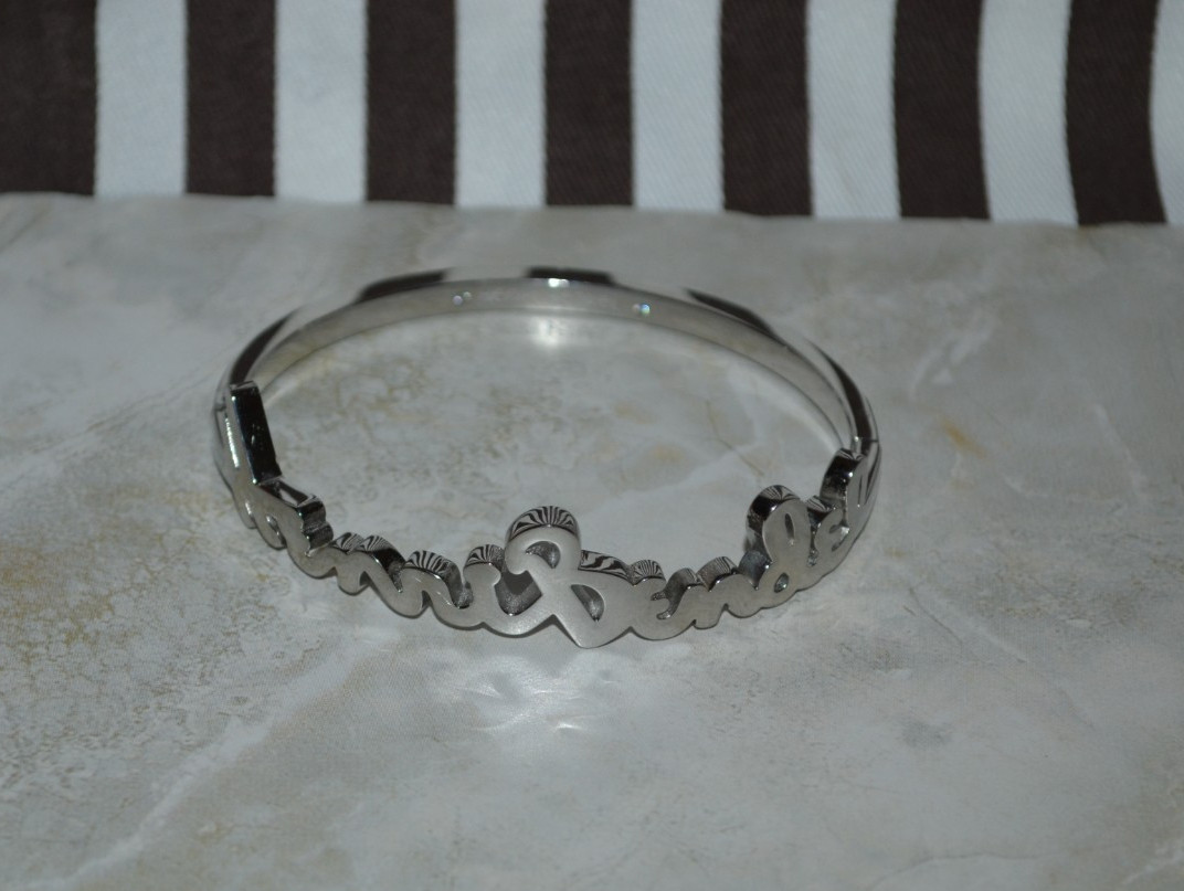 HENRI BENDEL SKINNY SCRIPT BANGLE