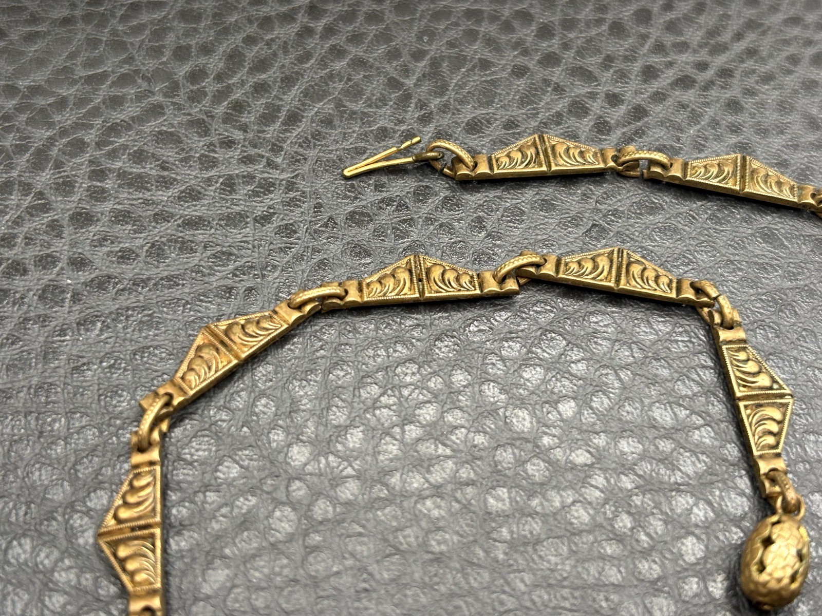 Vintage Art Deco Faux Amethyst Glass Gold Tone Ornate Chain Statement Necklace