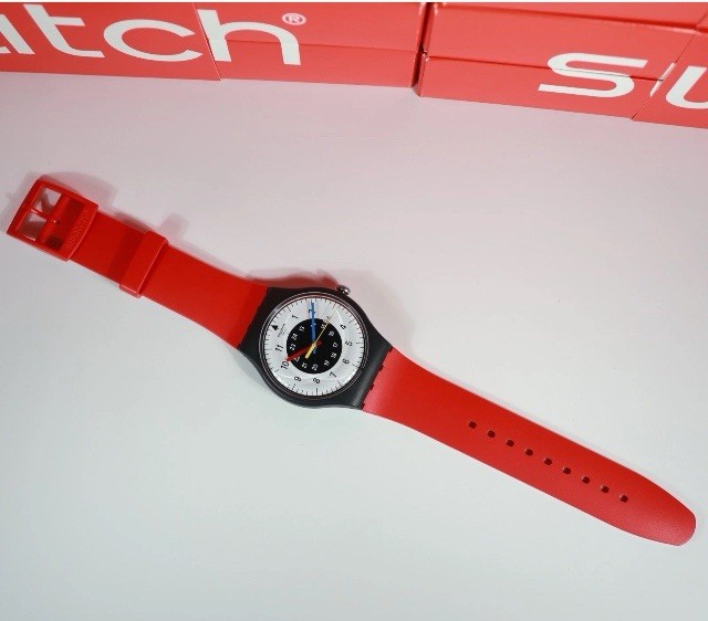Limited Edition Swatch Originals Rouge & Noir “Back To 1984”Reloaded 41mm NEW