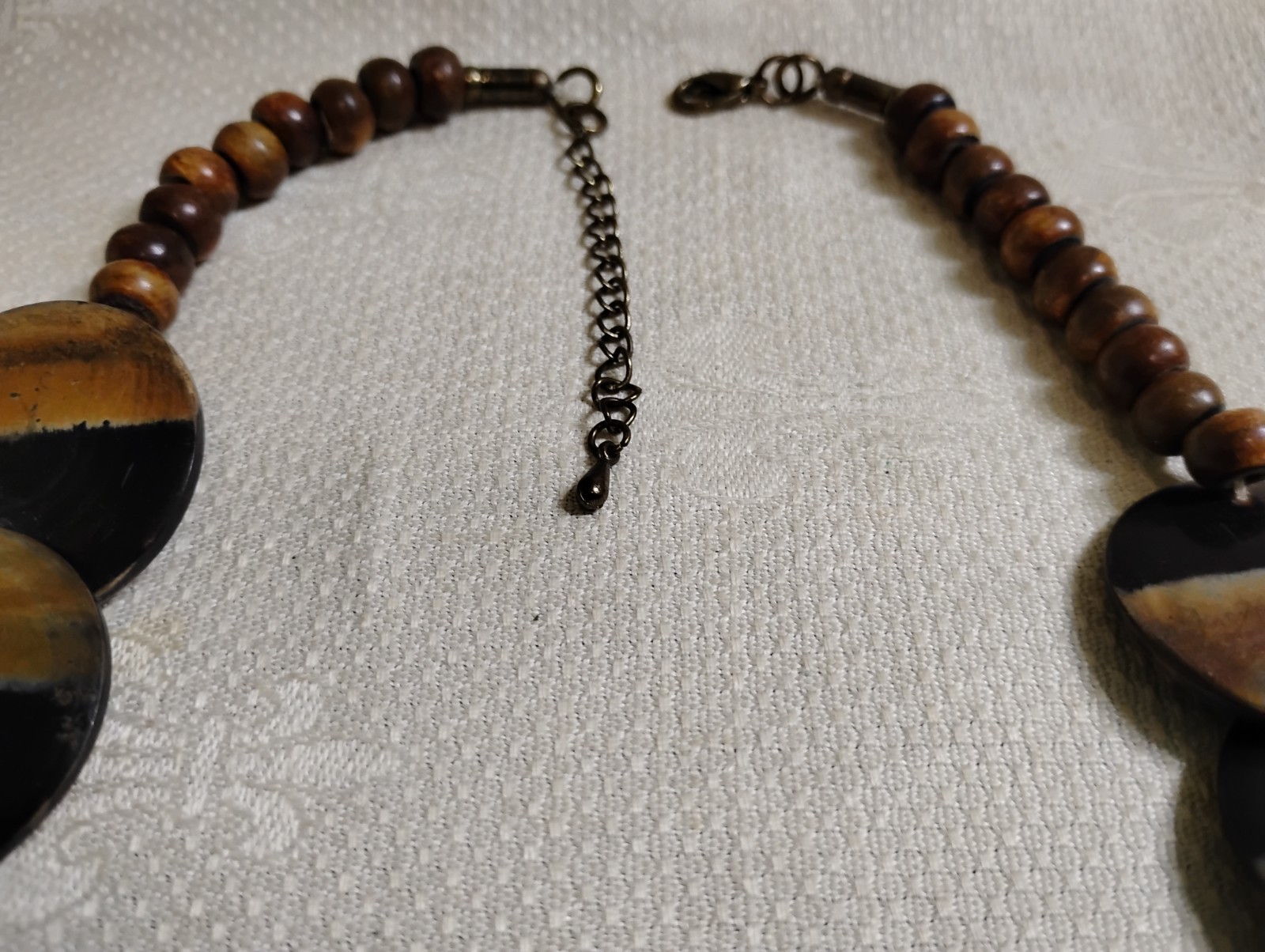 GT Metal Half Wood Grain Half Black Graduated Wood Disk Bead 25″ Necklace