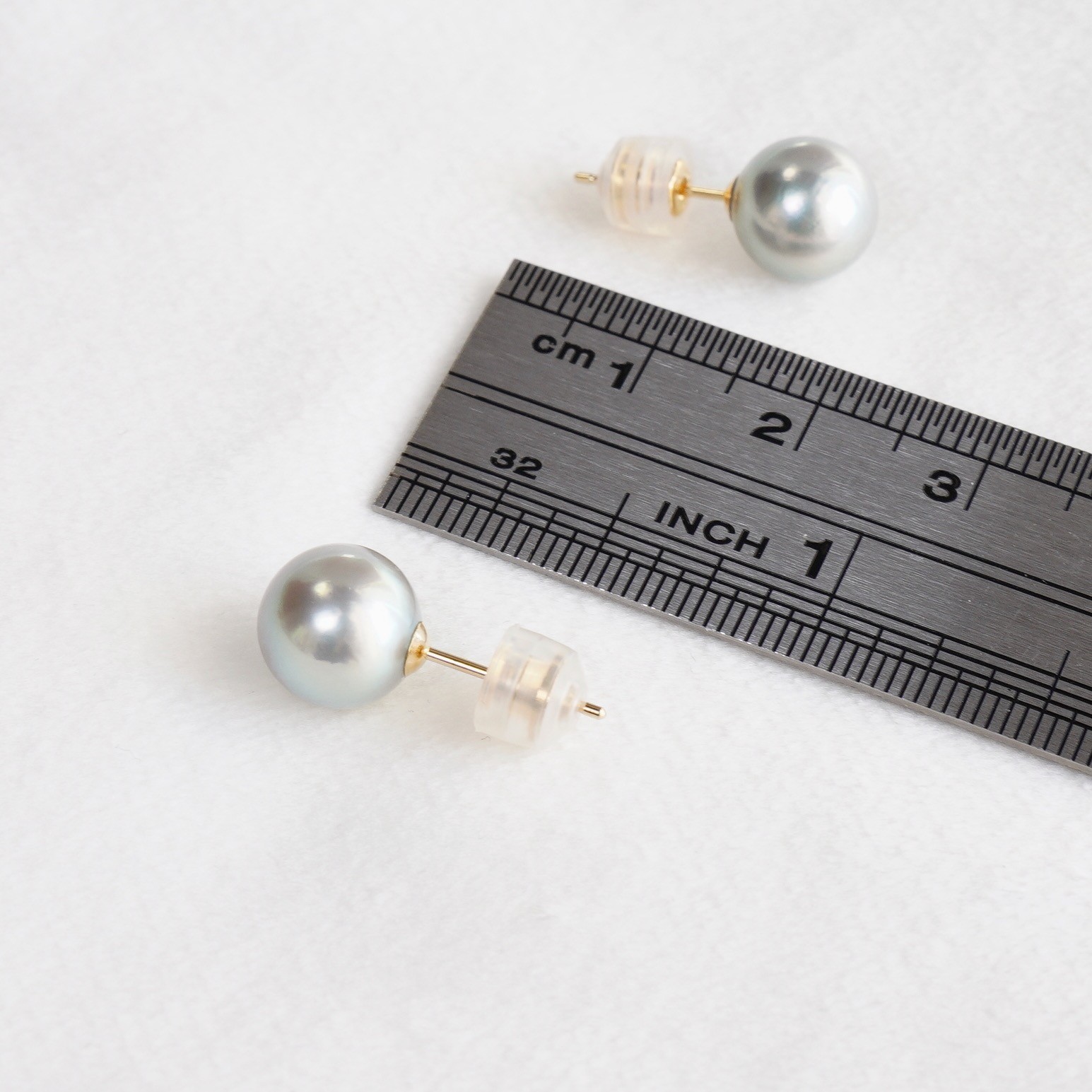 High Luster 8.7mm Round Pastel Green Japanese Akoya Pearl Stud Earrings 18K Gold