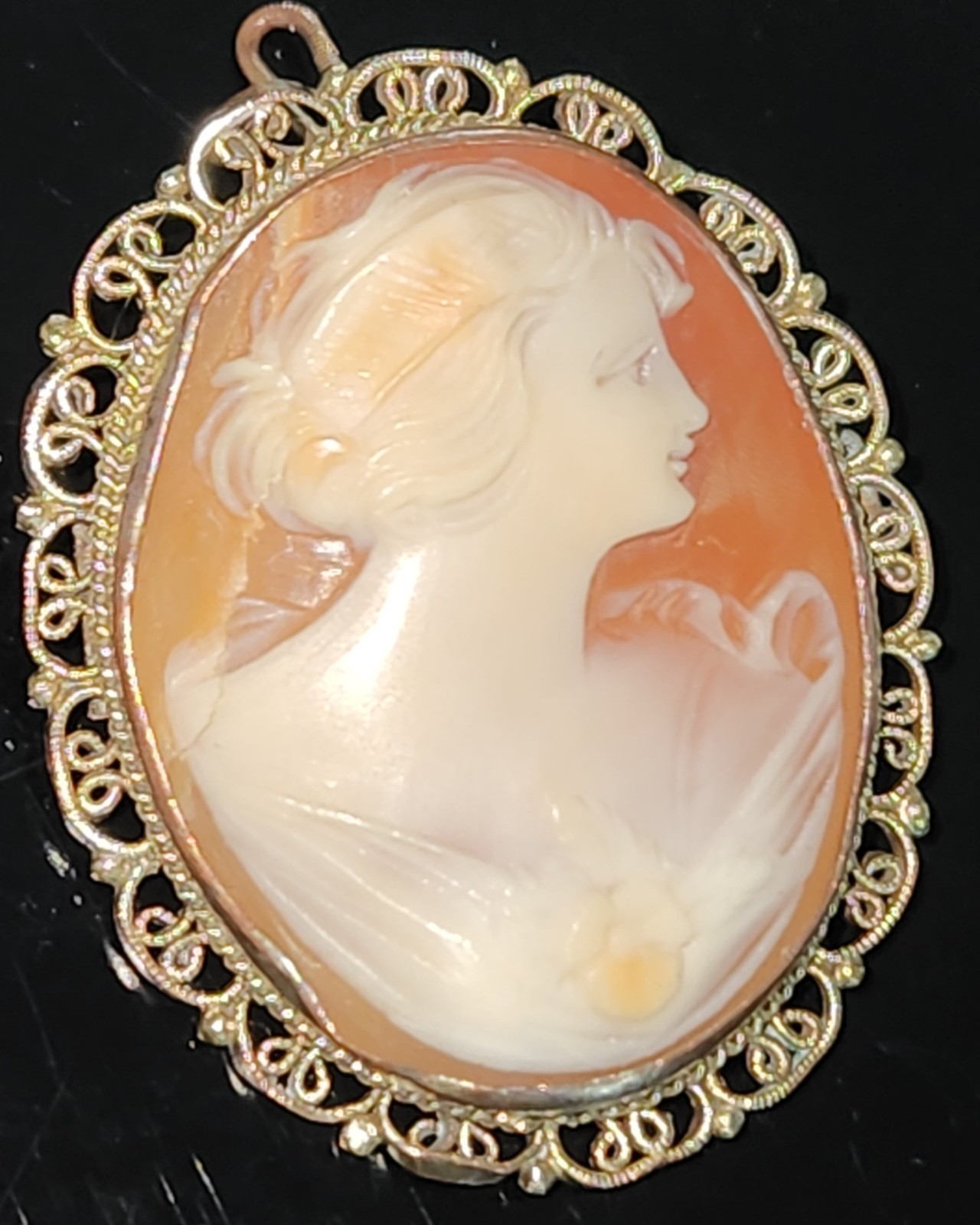 VTG SHELL CAMEO PROFILE HIGH RELIEF CARVING FILLIGREE TRIMED PENDANT 1.5″