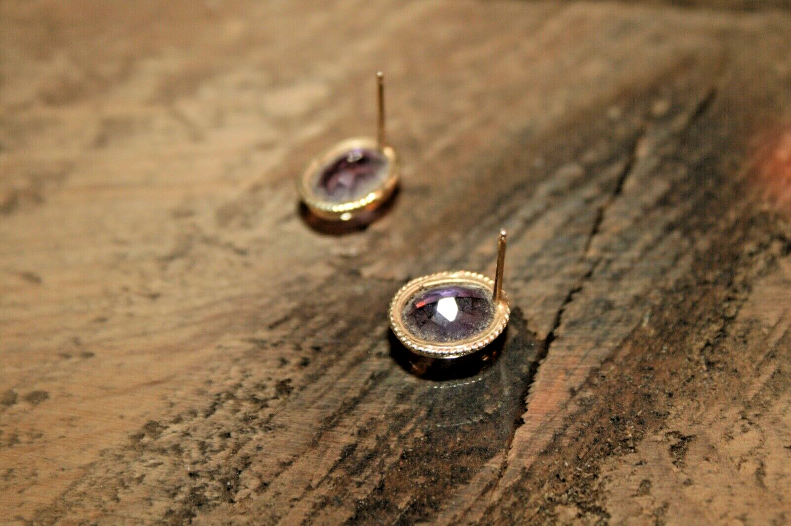 14k Yellow Gold Topaz Earrings Purple 2 gram 1/4″