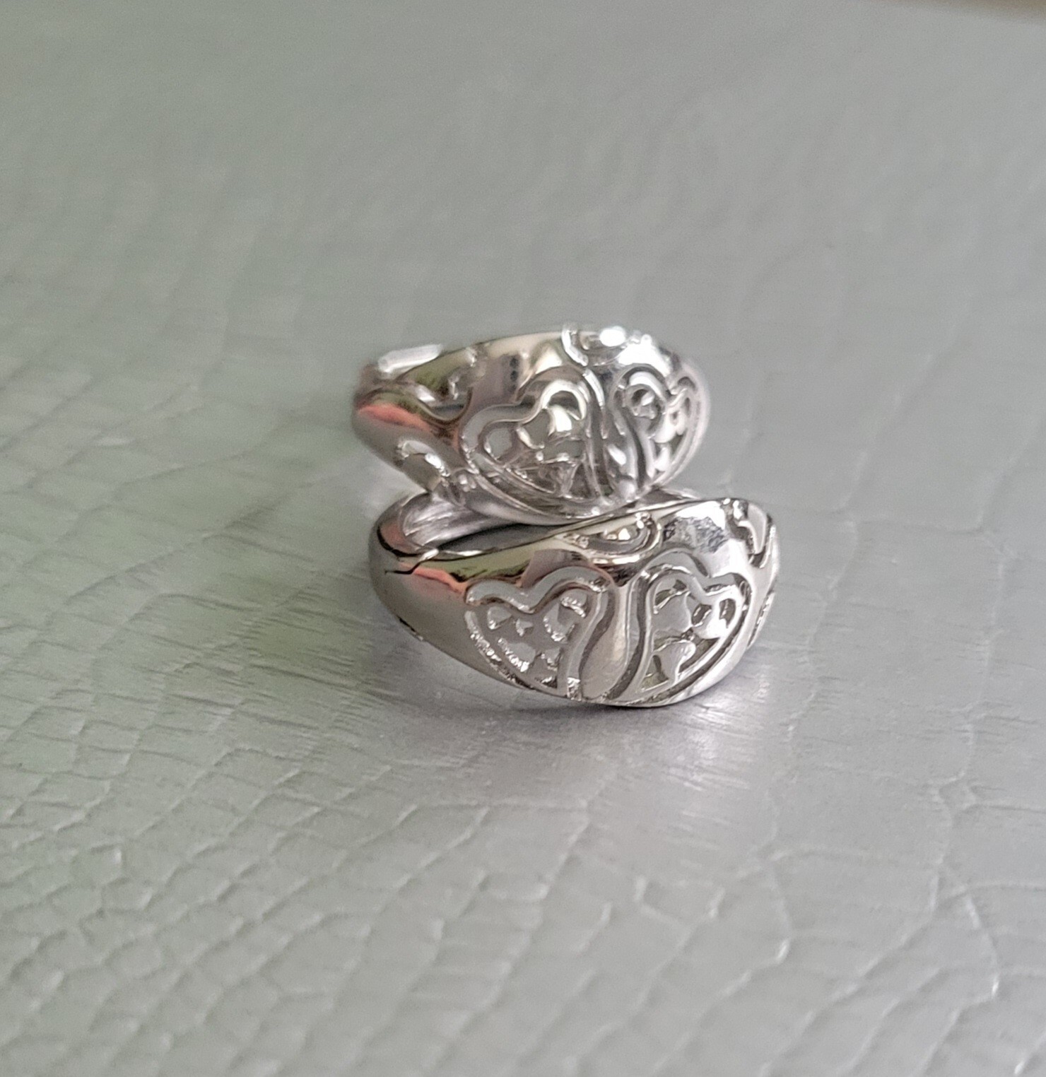 18k White Gold Filled Carved Hoop Huggie Earrings 15mm
