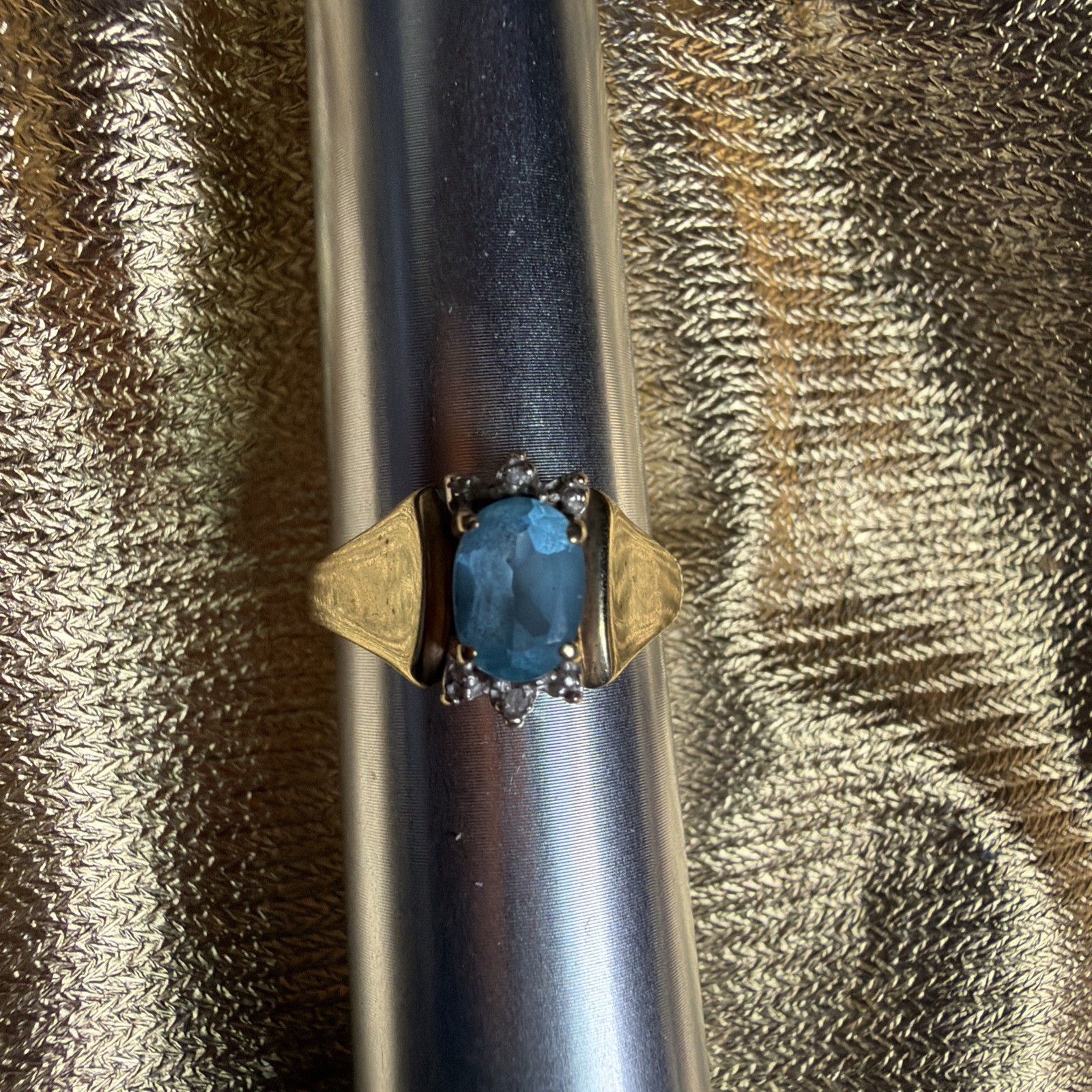 10k GOLD RING 2.4 GRAMS SIZE 6.0 INCHES