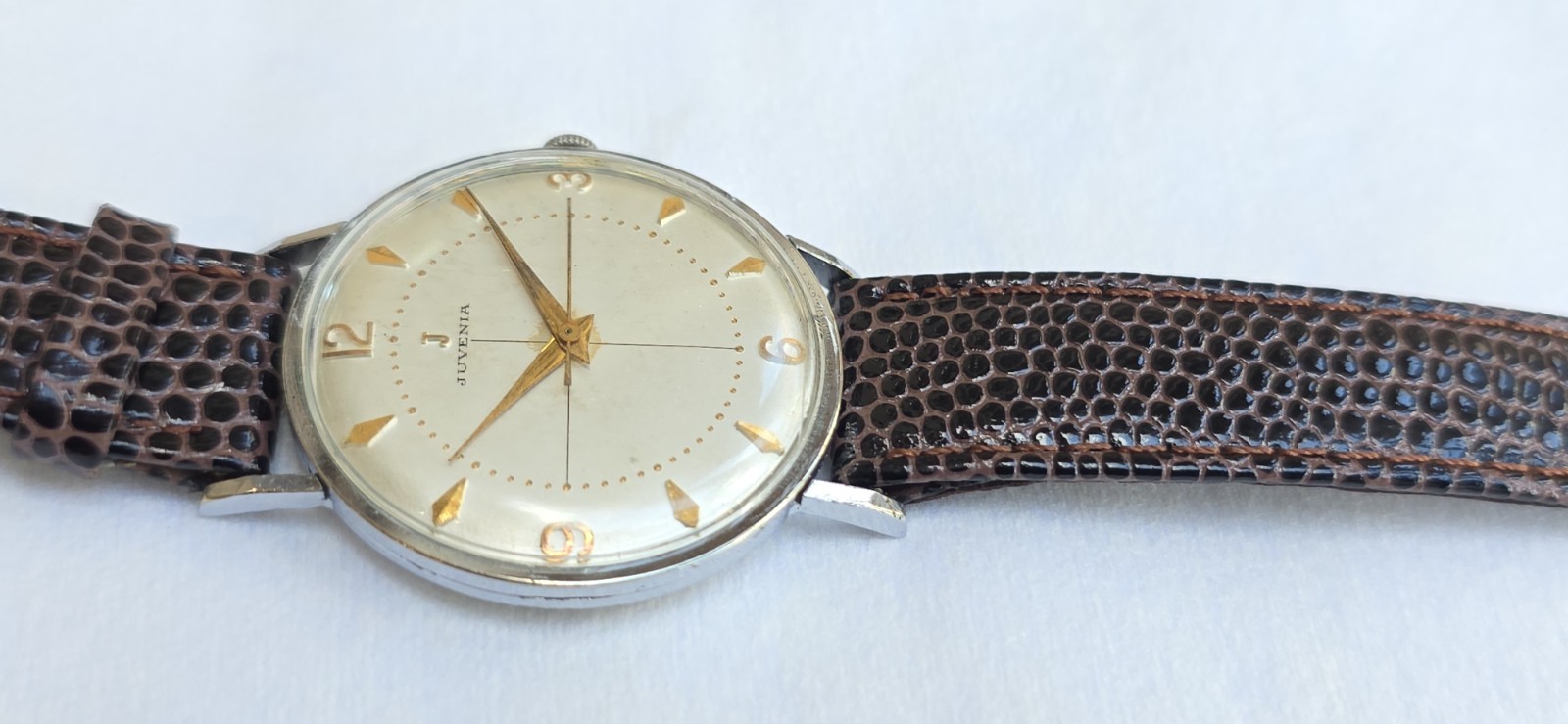 Vintage 1960’s Juvenia Cal. 612 Crosshair Dial Men’s 33mm Manual Wind Watch