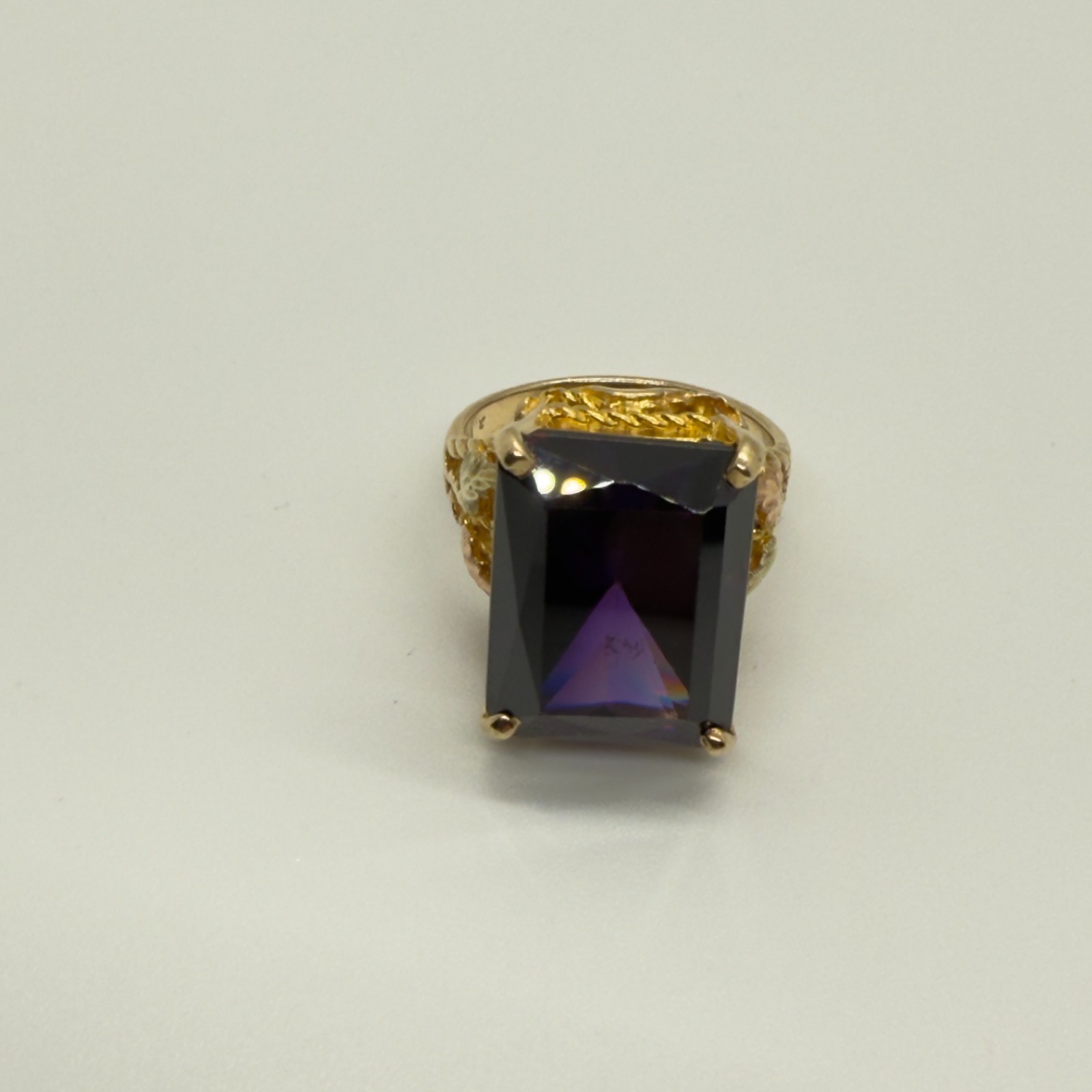 Vintage Landstrom’s Black Hills Gold 10K & 12K Synthetic Alexandrite Ring Sz 6