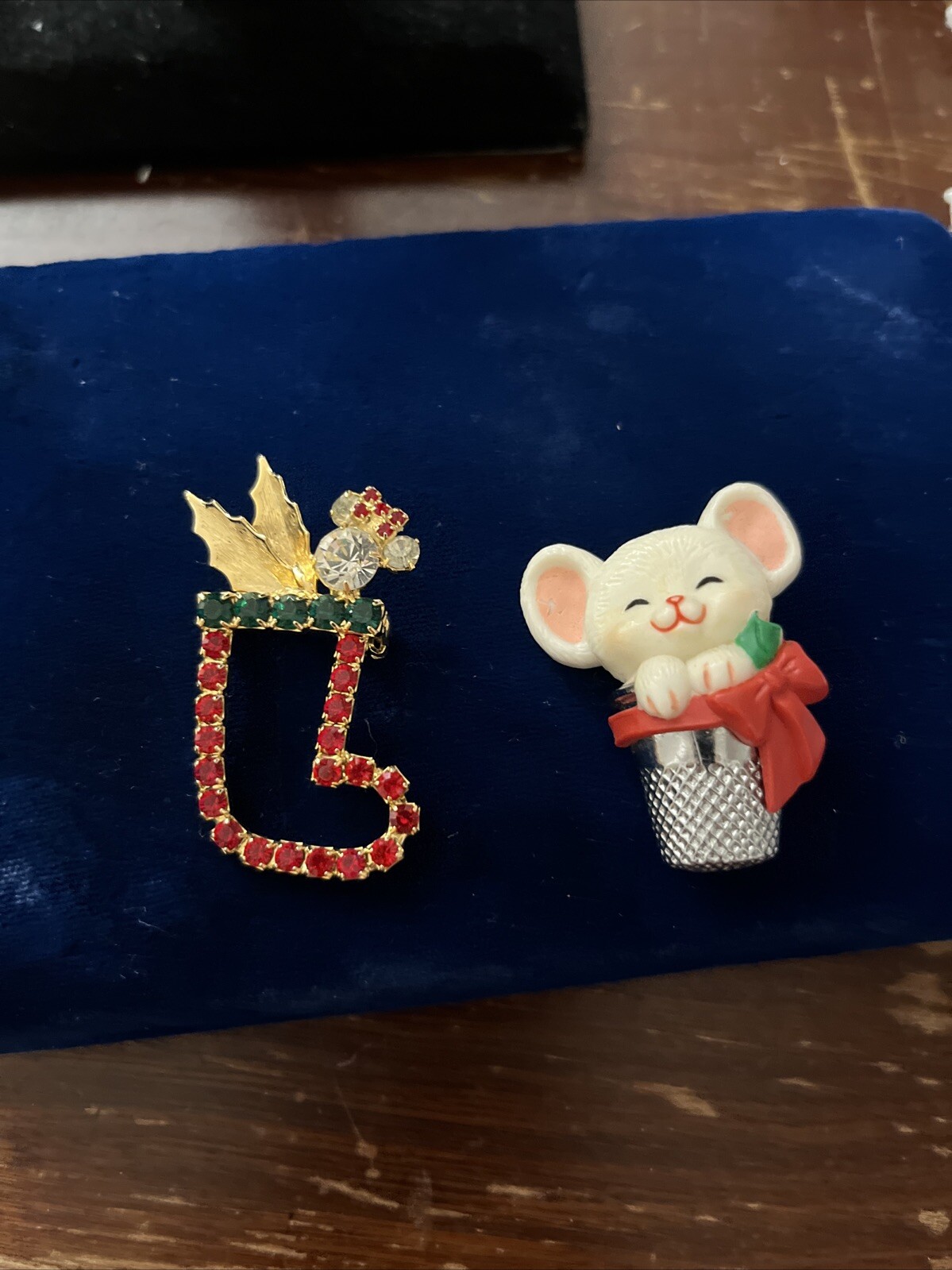 Vtg Brooches Rhinestone Stocking W/ And Mouse In Thimble Brooches
