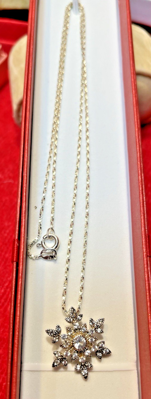 Vintage Sterling Silver .925 JDC Sparkling Snowflake 3/4″ Diameter Necklace 20″L