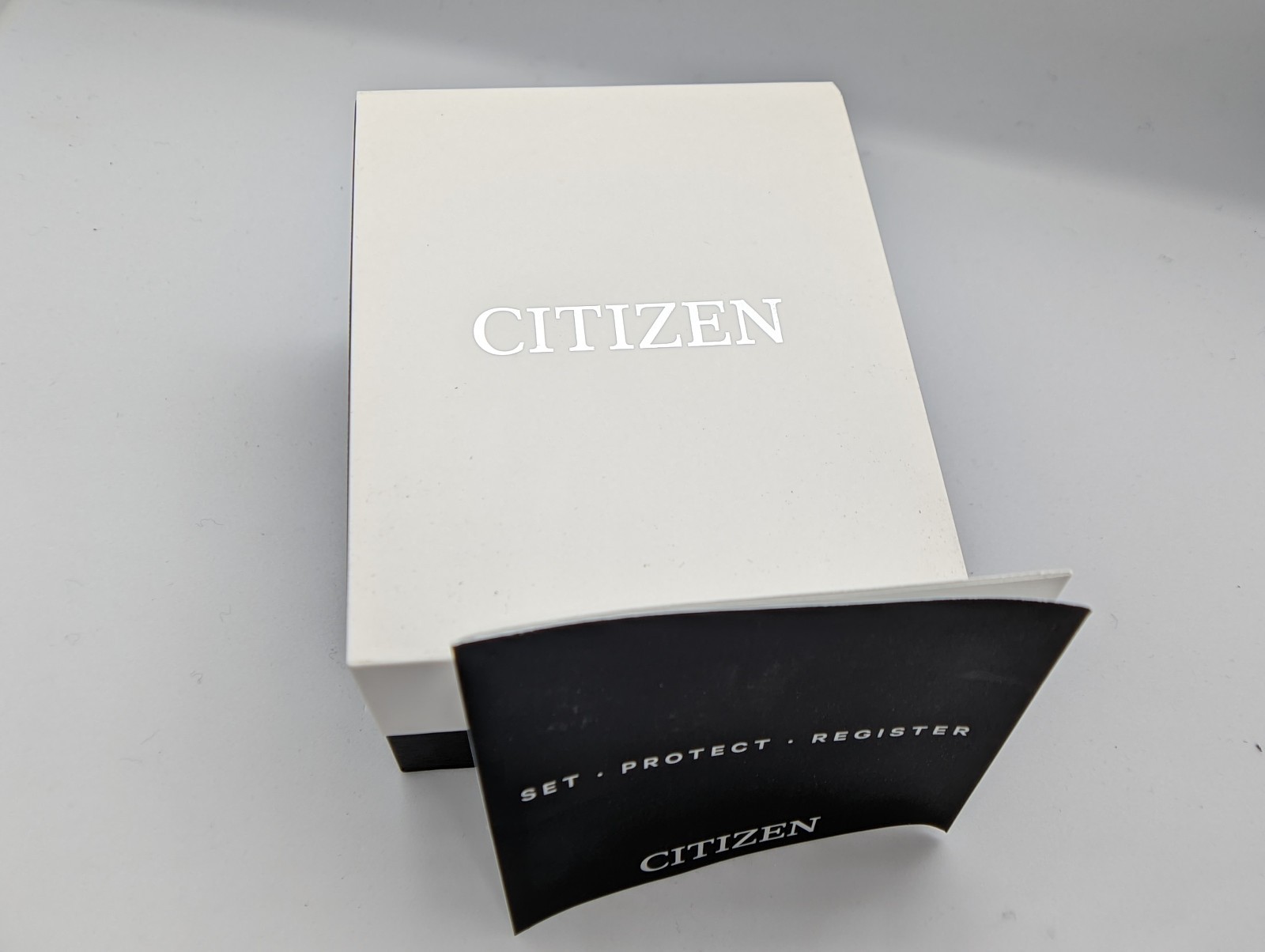 Citizen Calendrier Gold Sapphire Dial Day Date Month Men’s Watch BU0082-06P