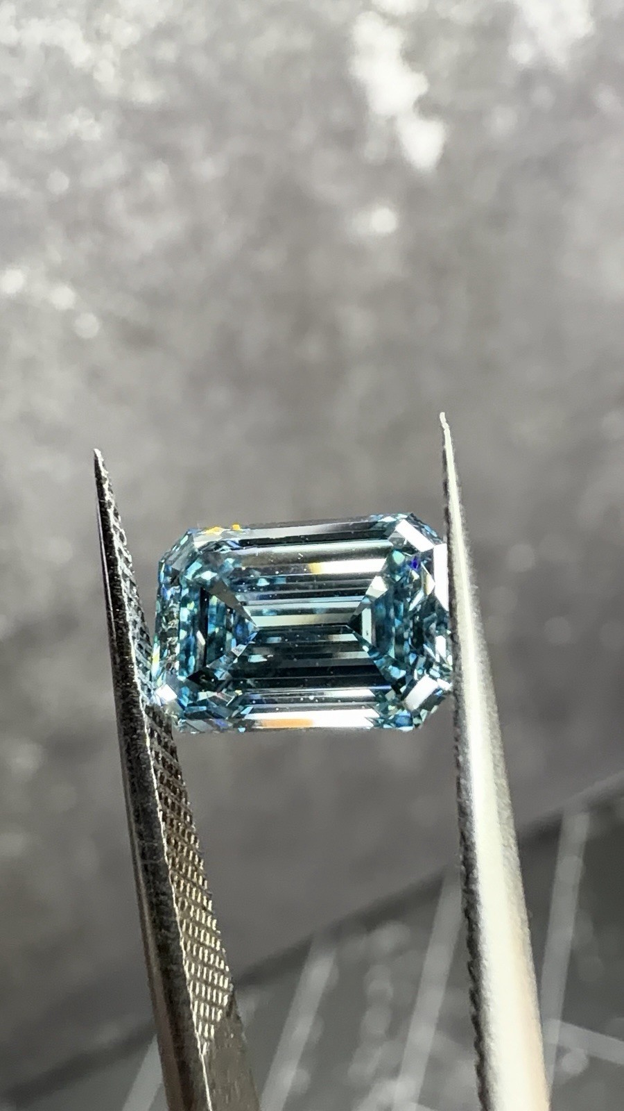 IGI Certified Lab-Created Diamond 2.06ct Emerald Cut Fancy Vivid Blue VS1