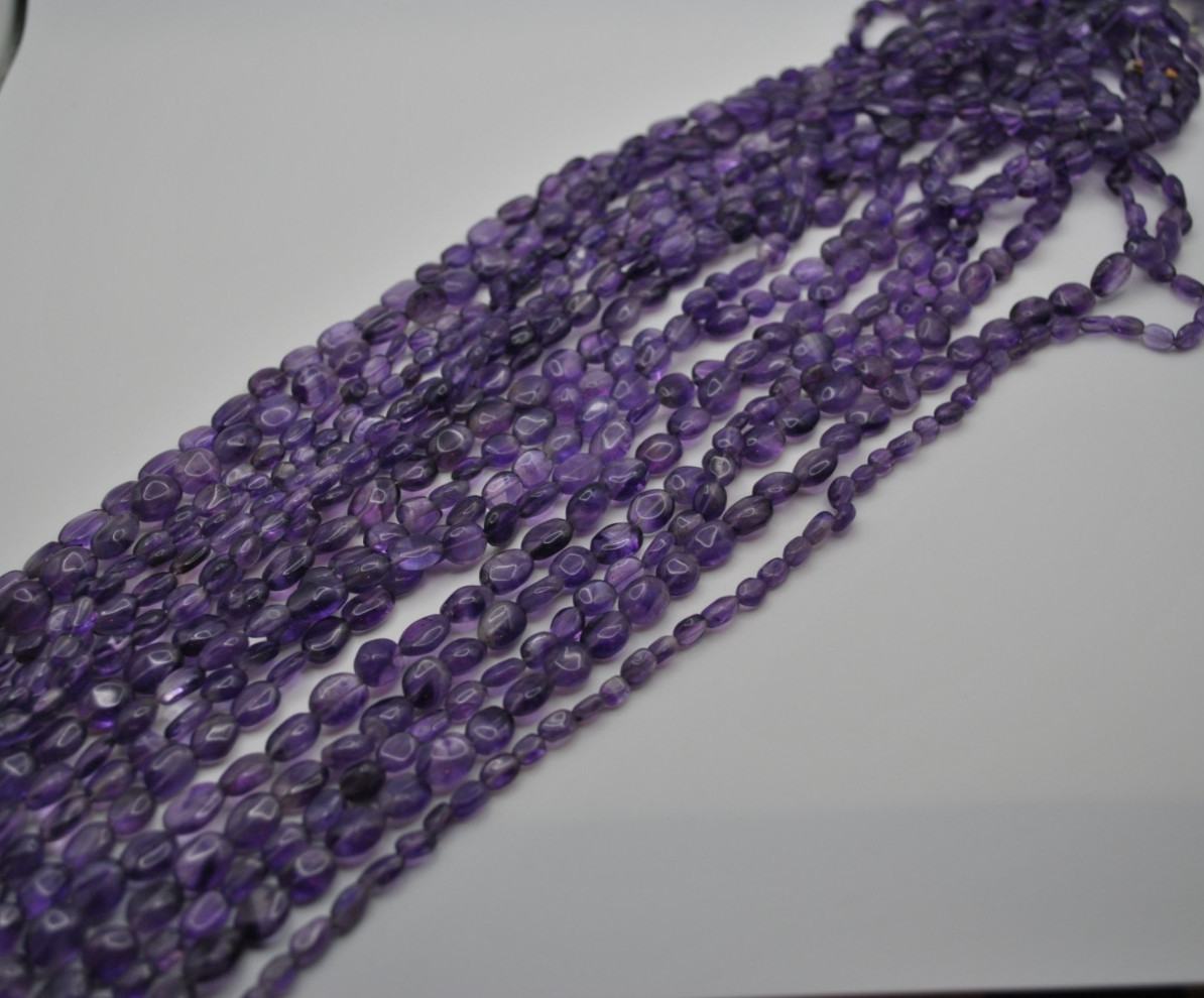 Amethyst Oval Gemstone Strand with Smooth Stones (No Clasp)