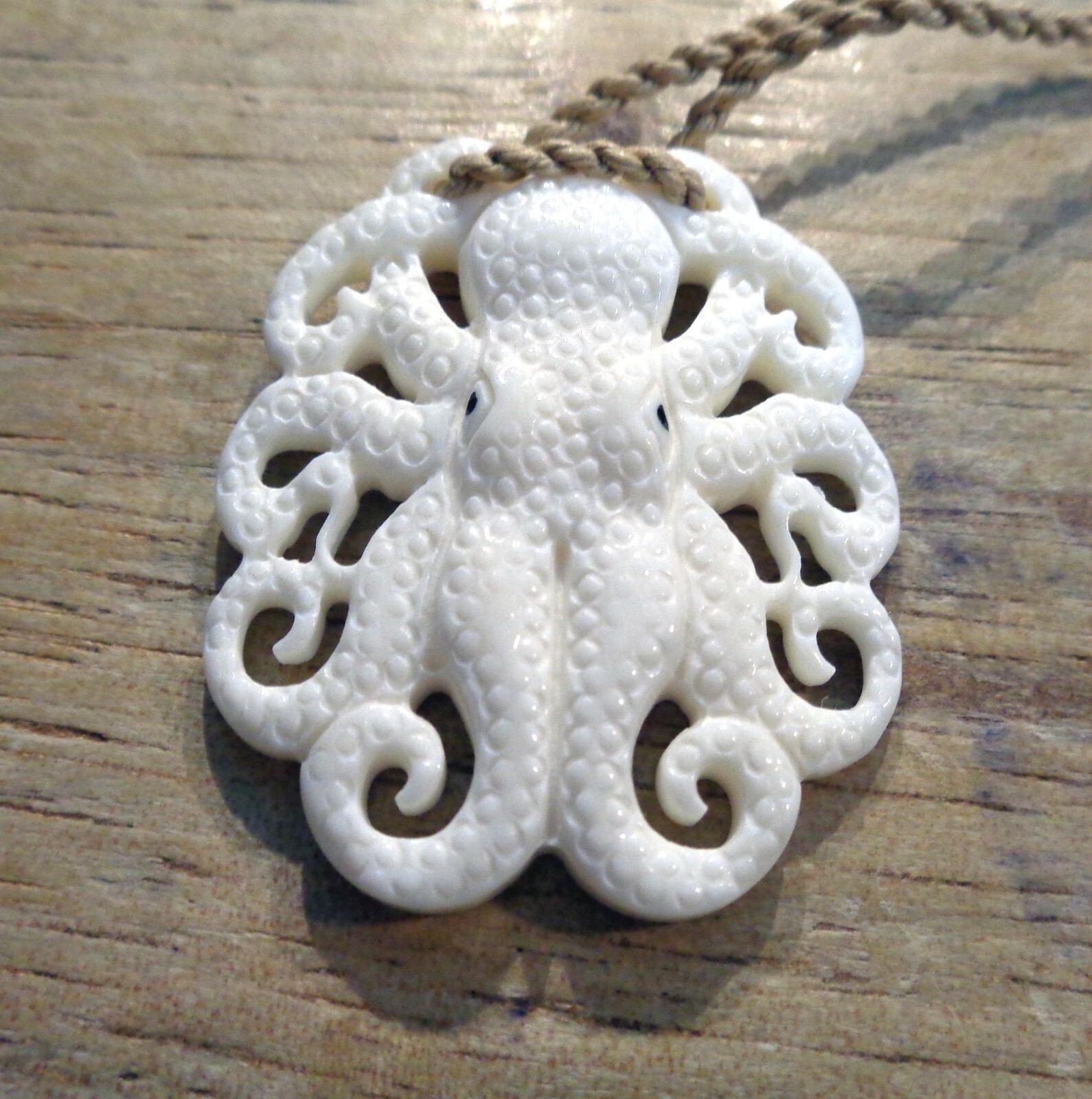 36MM HAND CARVED WATER BUFFALO BONE HAWAIIAN HE’E TAKO OCTOPUS PENDANT NECKLACE