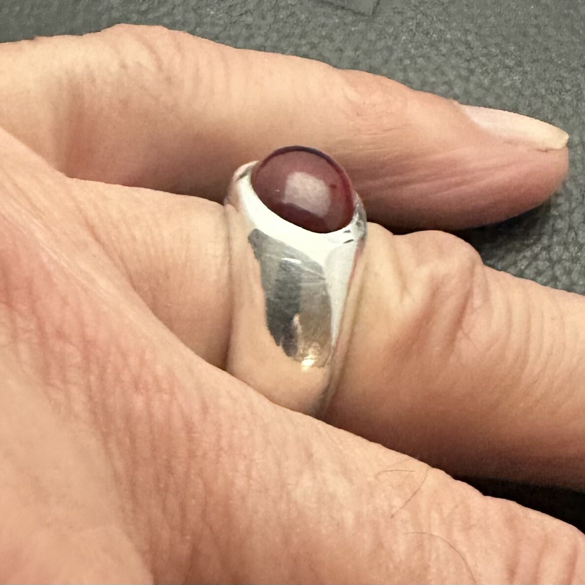 MJG STERLING SILVER MEN’S RING. 14 x 10mm OVAL NATURAL HESSONITE GARNET. SZ 10.